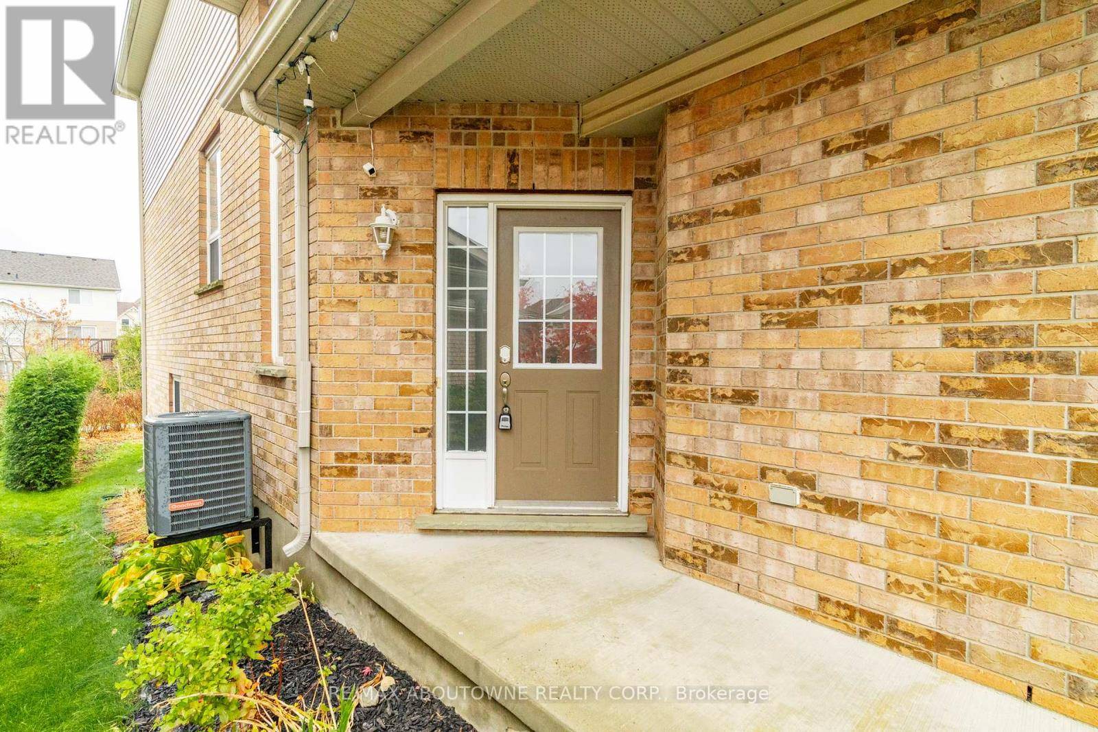 Guelph (pine Ridge), ON N1L1P9,80 DARLING CRESCENT