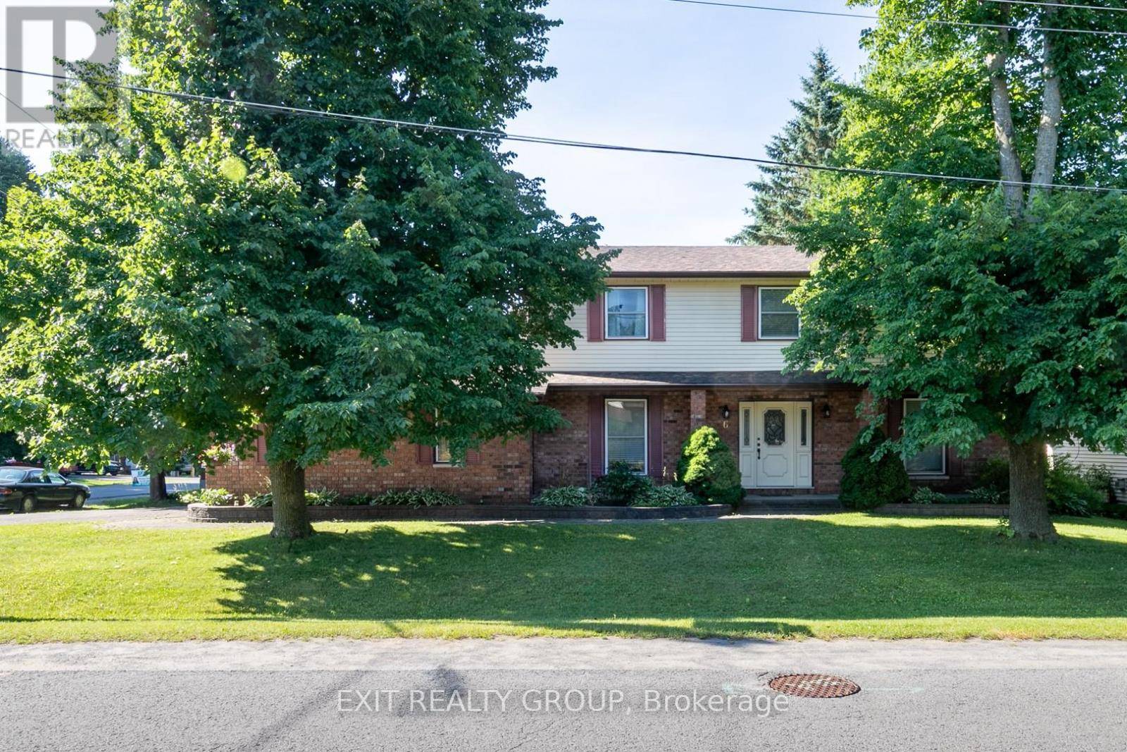 Brighton, ON K0K1H0,6 IROQUOIS AVENUE