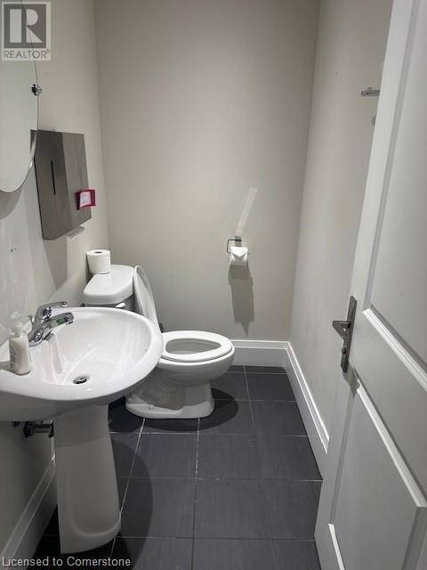 Hamilton, ON L8J9H7,58 KING ST #E