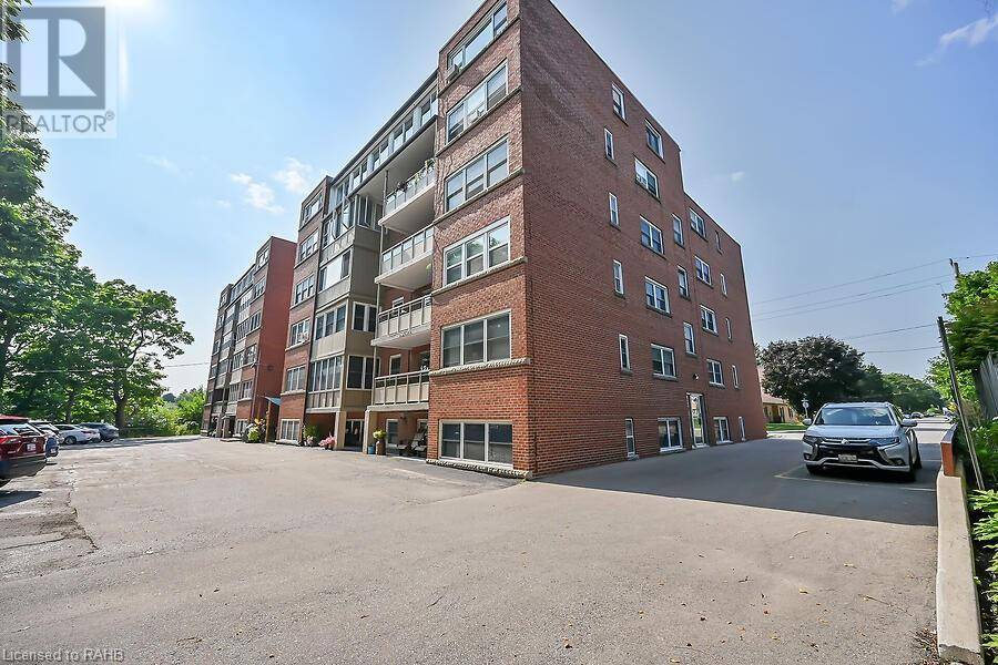 Dundas, ON L9H4L5,9 GRANT Boulevard Unit# 107