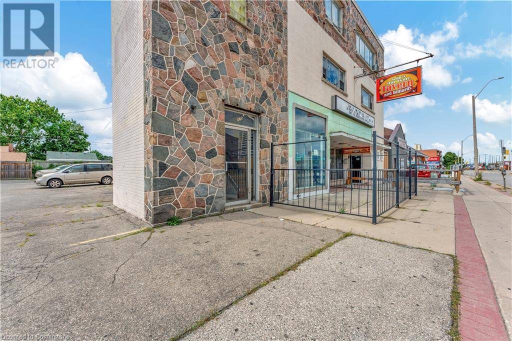 Hamilton, ON L8H5X4,225 PARKDALE Avenue N