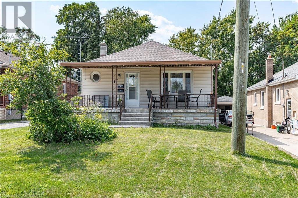 St. Catharines, ON L2P2E5,17 PRESTWICK Avenue