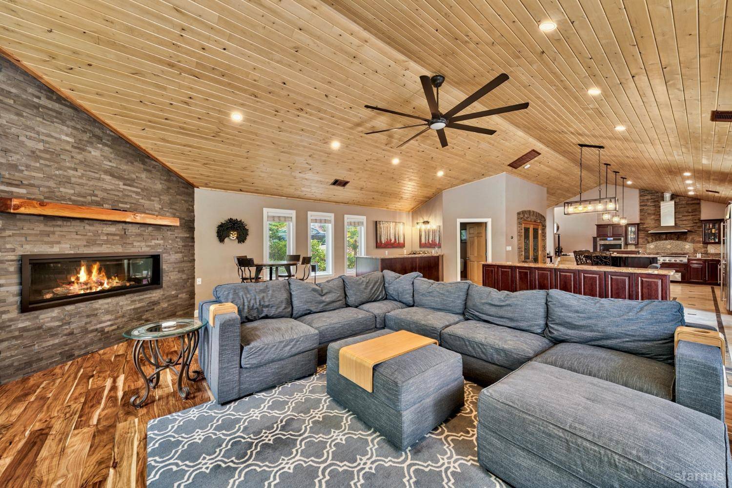 2285 Del Norte Street, South Lake Tahoe, CA