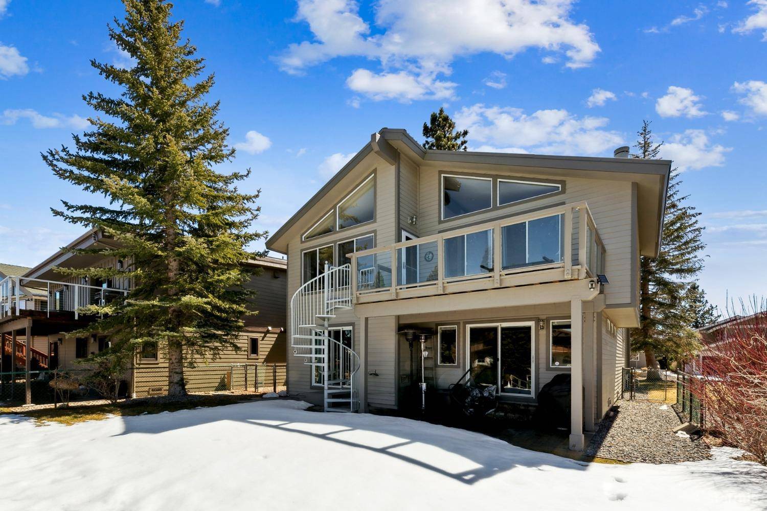 South Lake Tahoe, CA 96150,2011 Kokanee Way