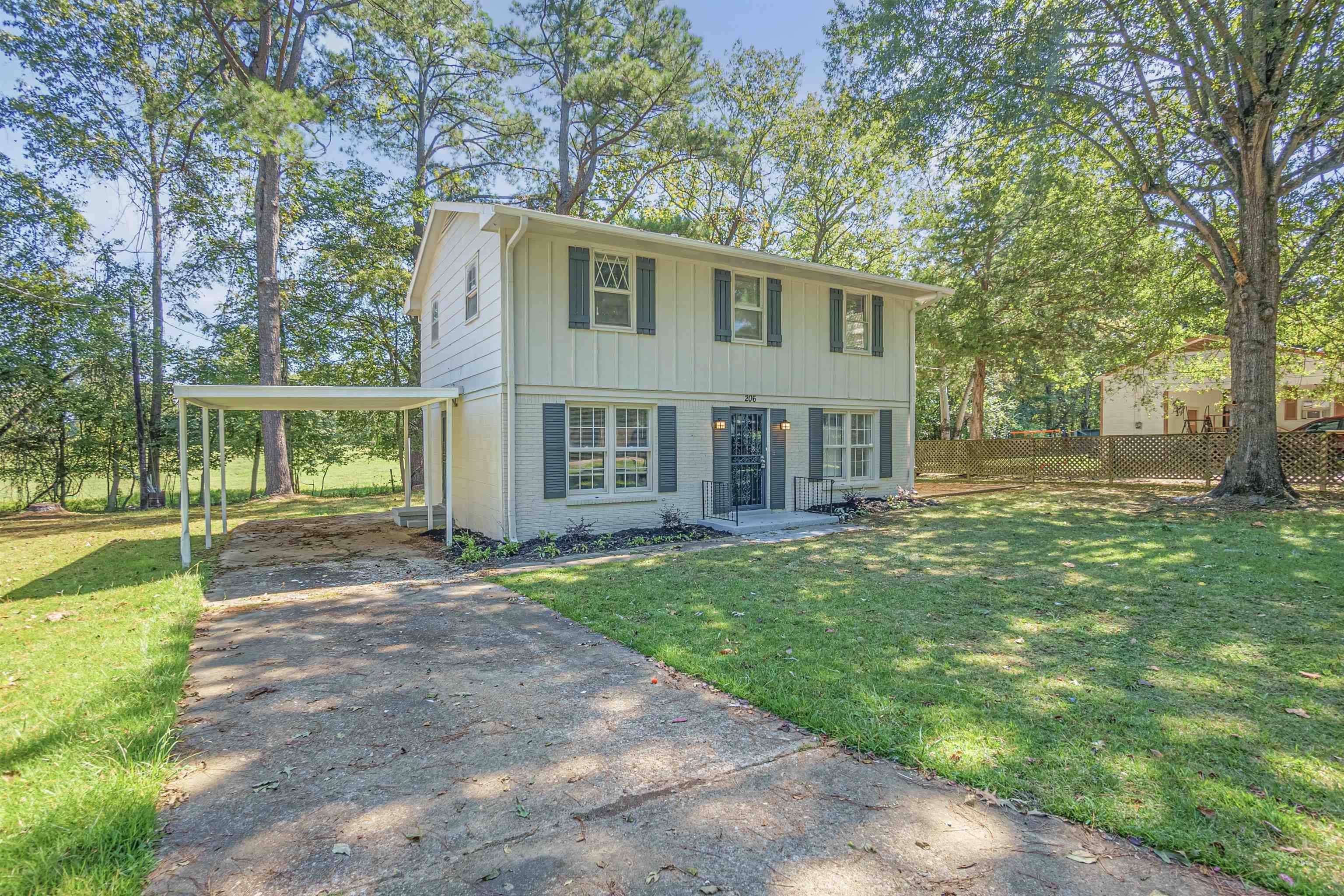 Somerville, TN 38068,206 LAKE DR