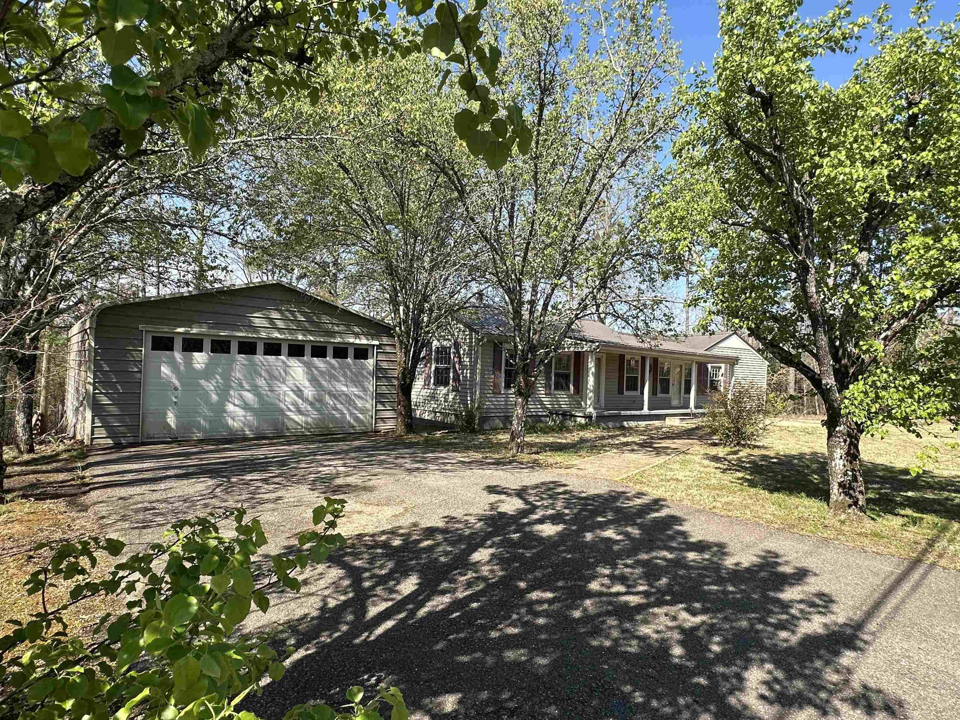 Selmer, TN 38375,115 FALCON ST