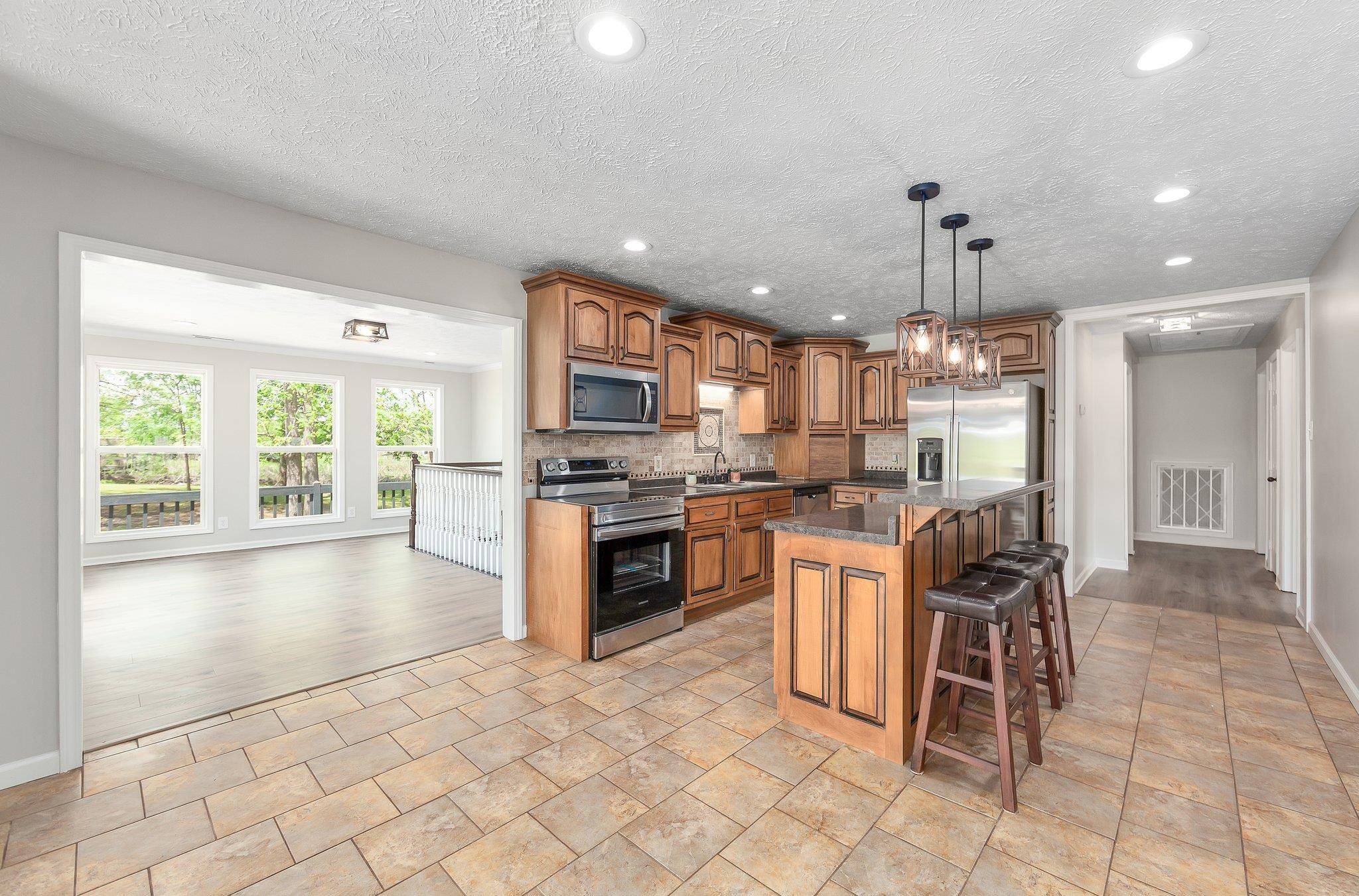 Lexington, TN 38351,200 HILLCREST DR