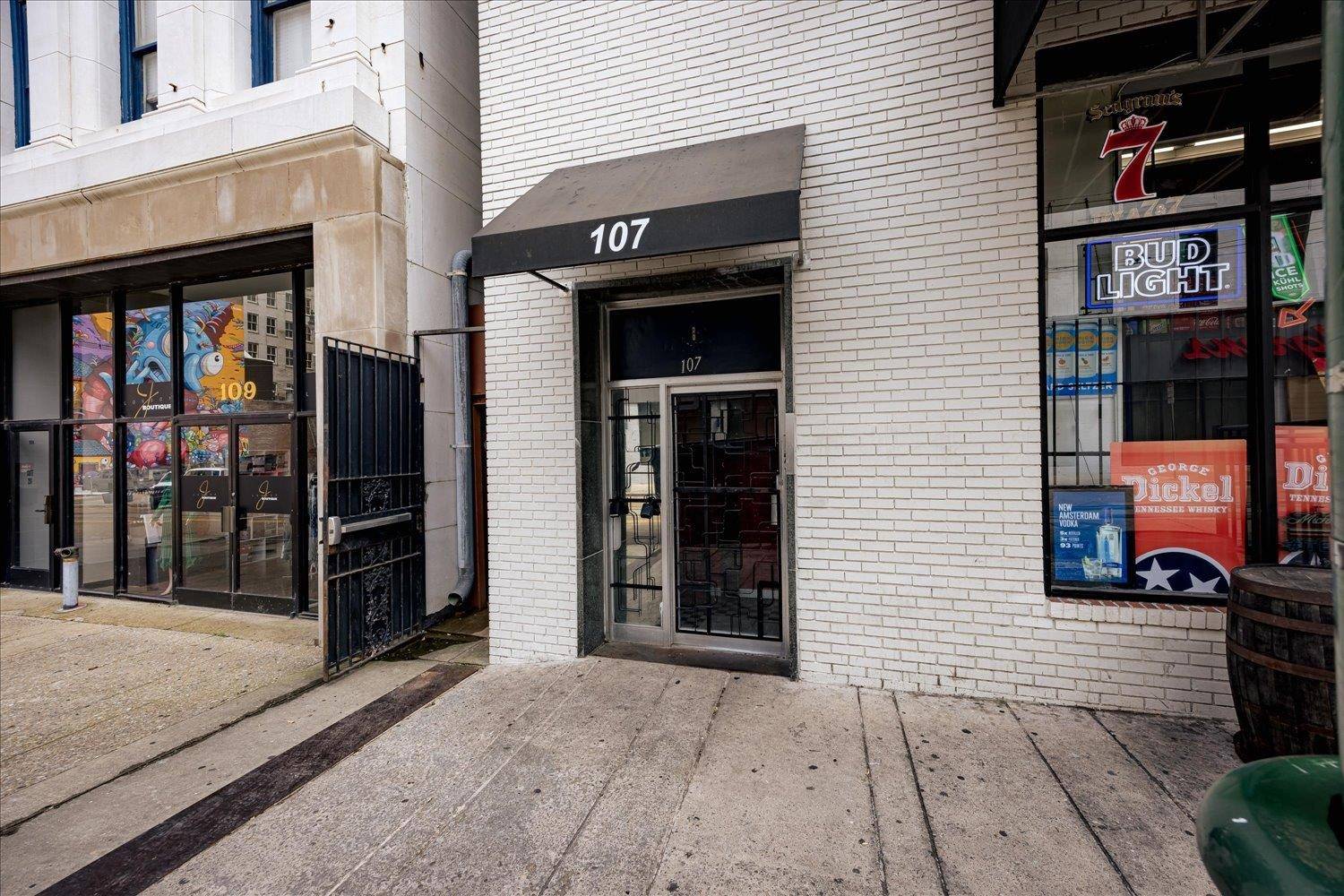 Memphis, TN 38103,107 MADISON AVE #401