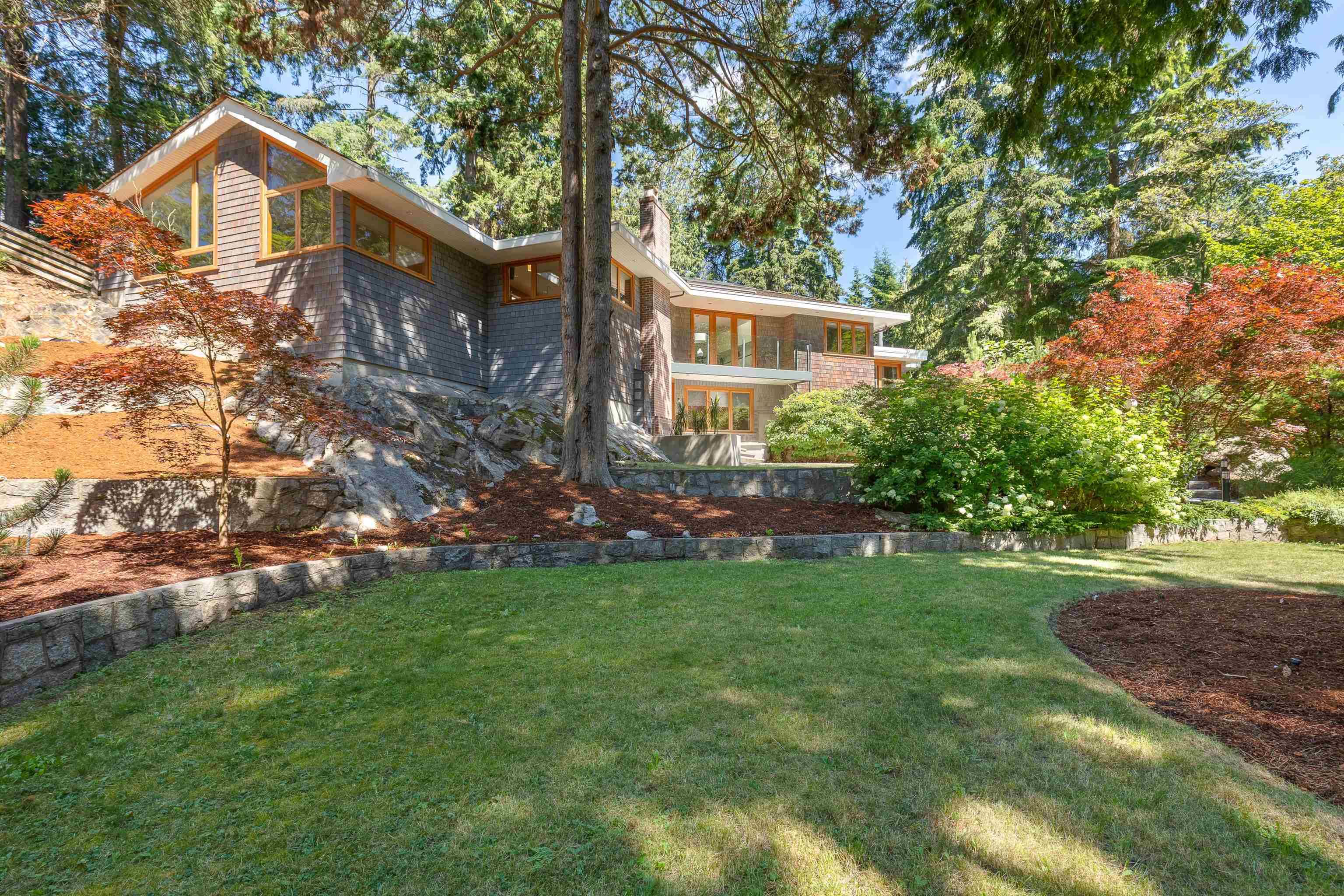 West Vancouver, BC V7W 1L2,5055 BEAR LN