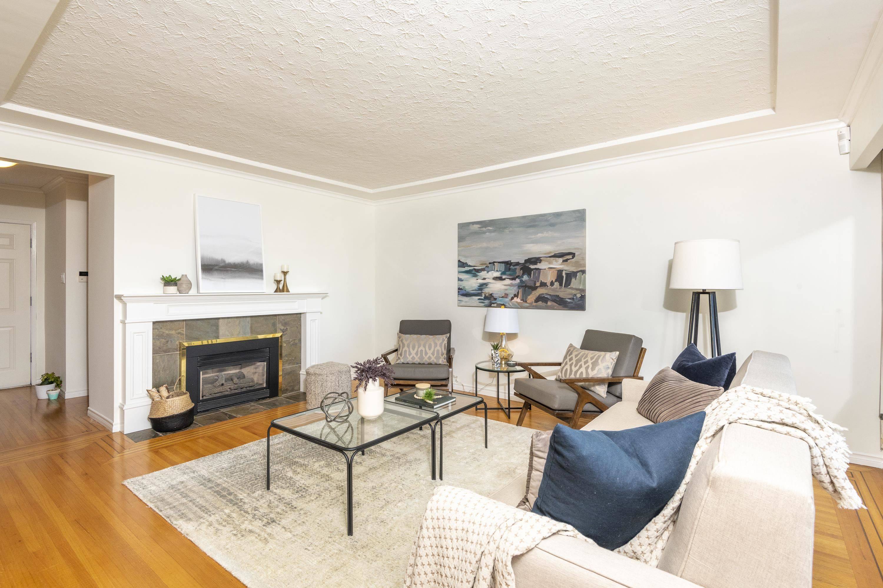 North Vancouver, BC V7L 1Y4,1089 CALVERHALL ST