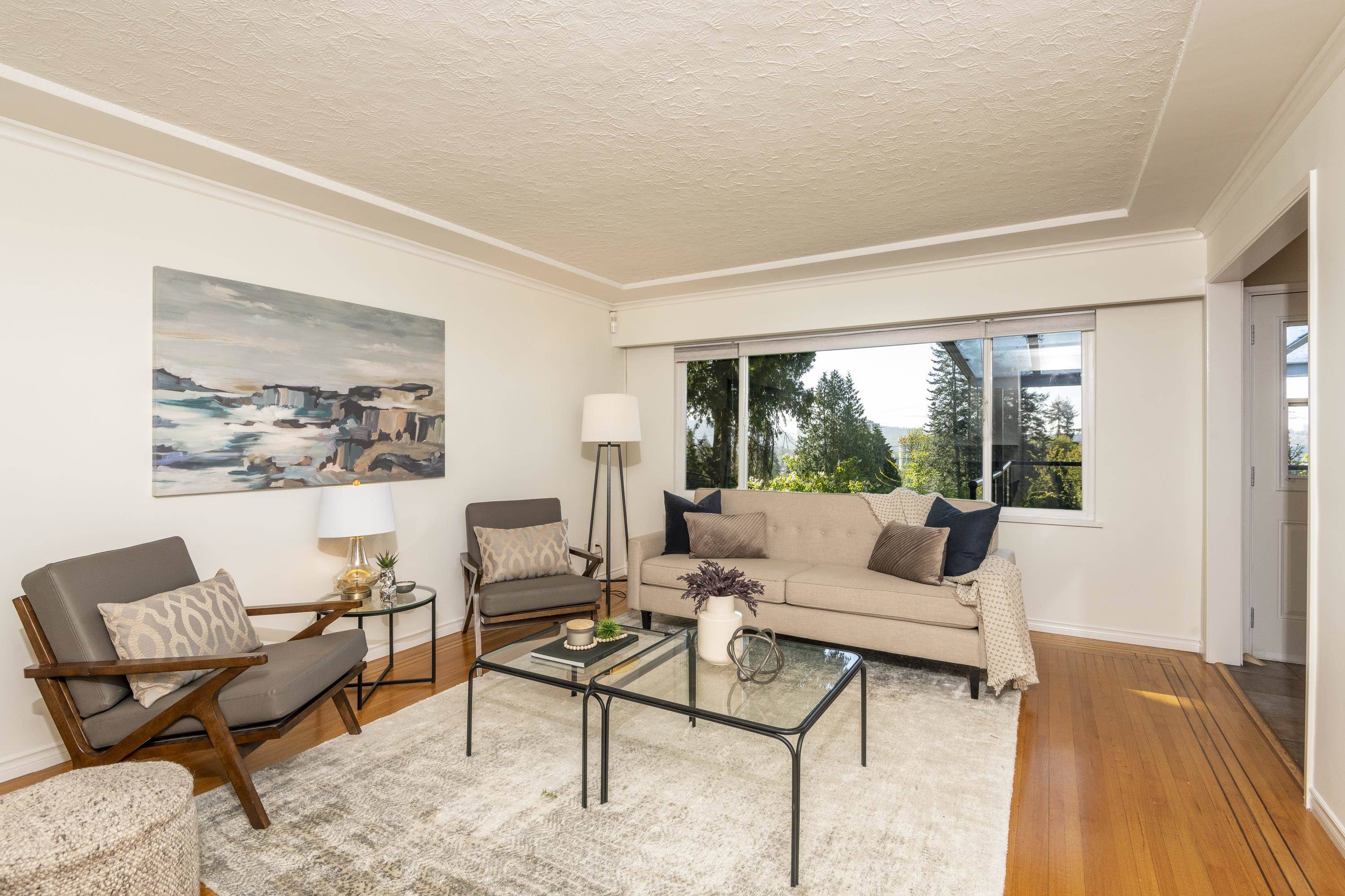 North Vancouver, BC V7L 1Y4,1089 CALVERHALL ST