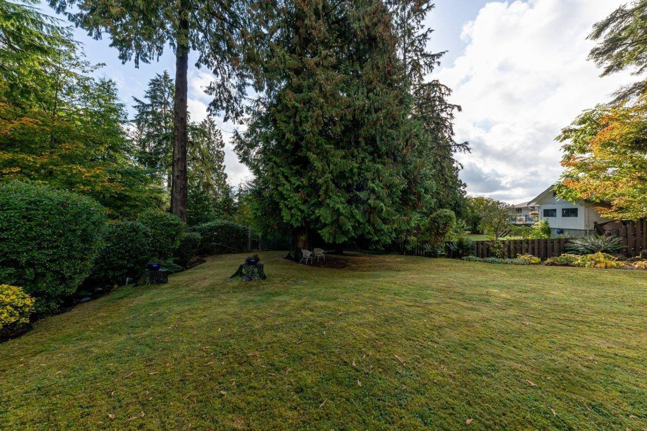 North Vancouver, BC V7J 2Y5,2438 LAURALYNN DR