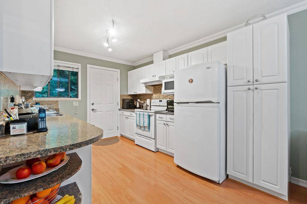 Port Moody, BC V3H 3Y4,1816 VIEW ST