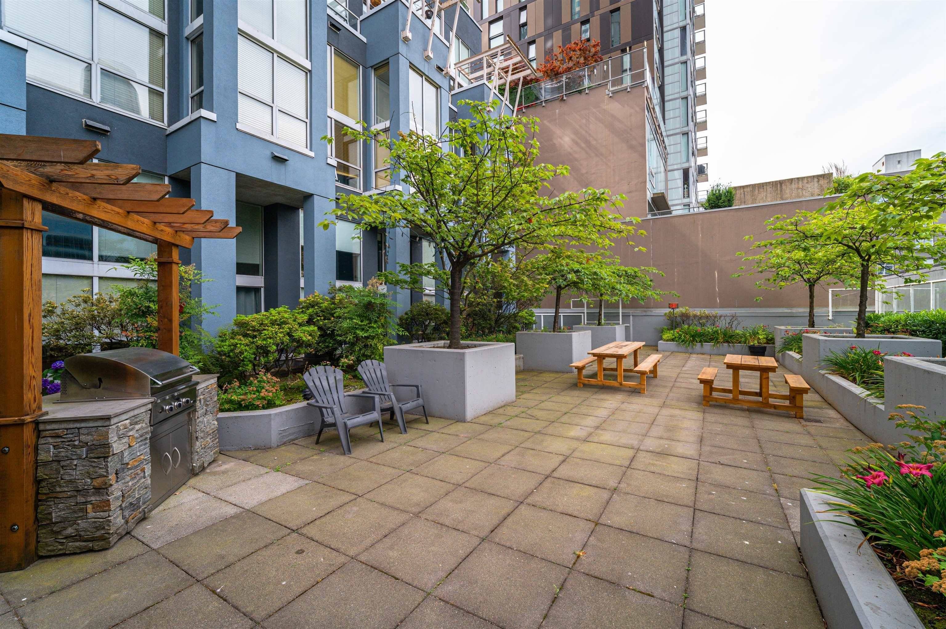 Vancouver, BC V6B 6L6,933 SEYMOUR ST #1009