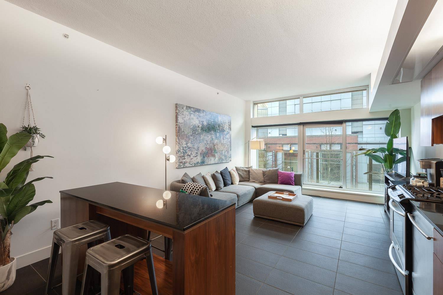 Vancouver, BC V6B 0E5,33 W PENDER ST #406