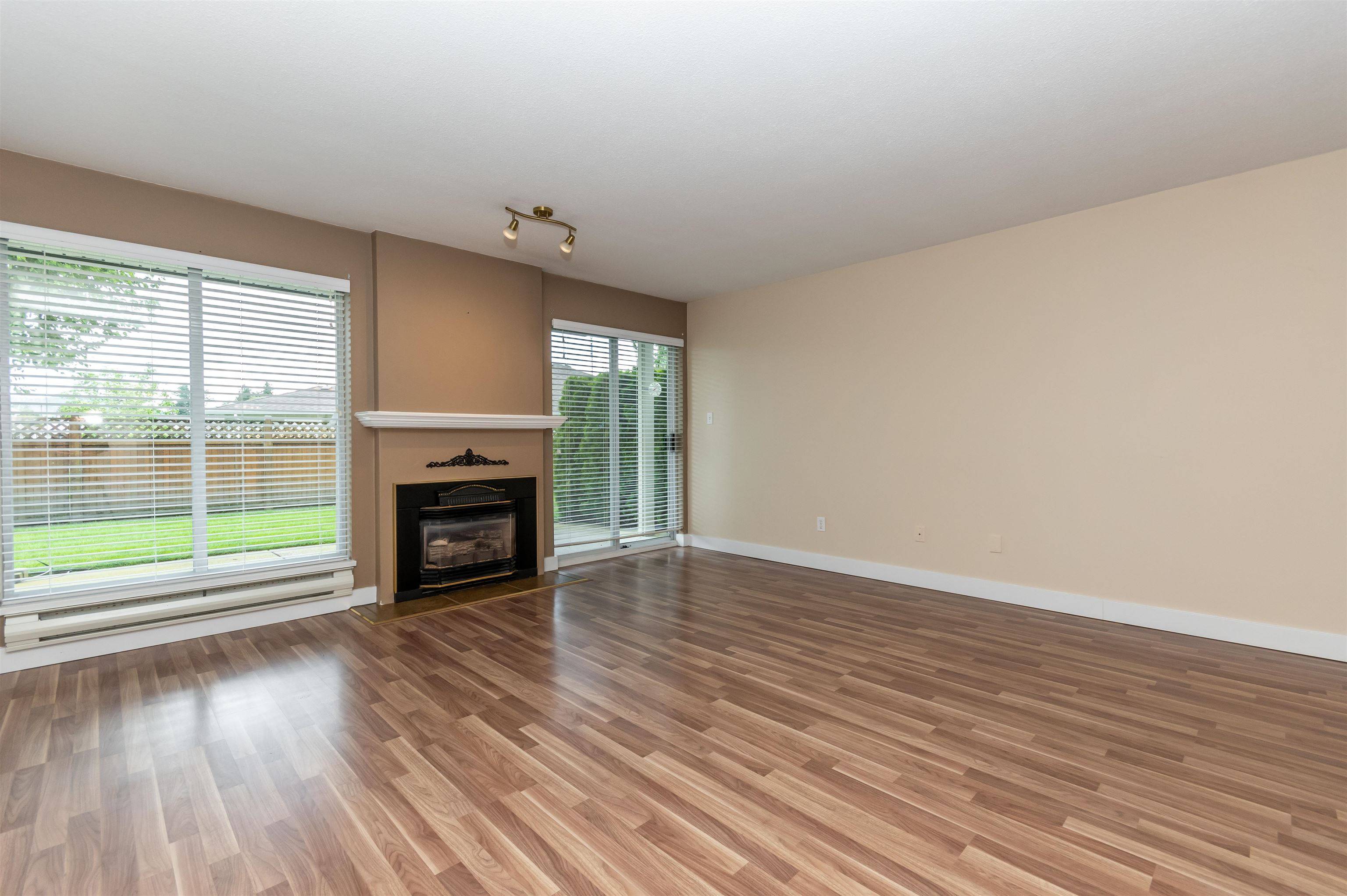 Chilliwack, BC V2P 5V4,8533 BROADWAY ST #21