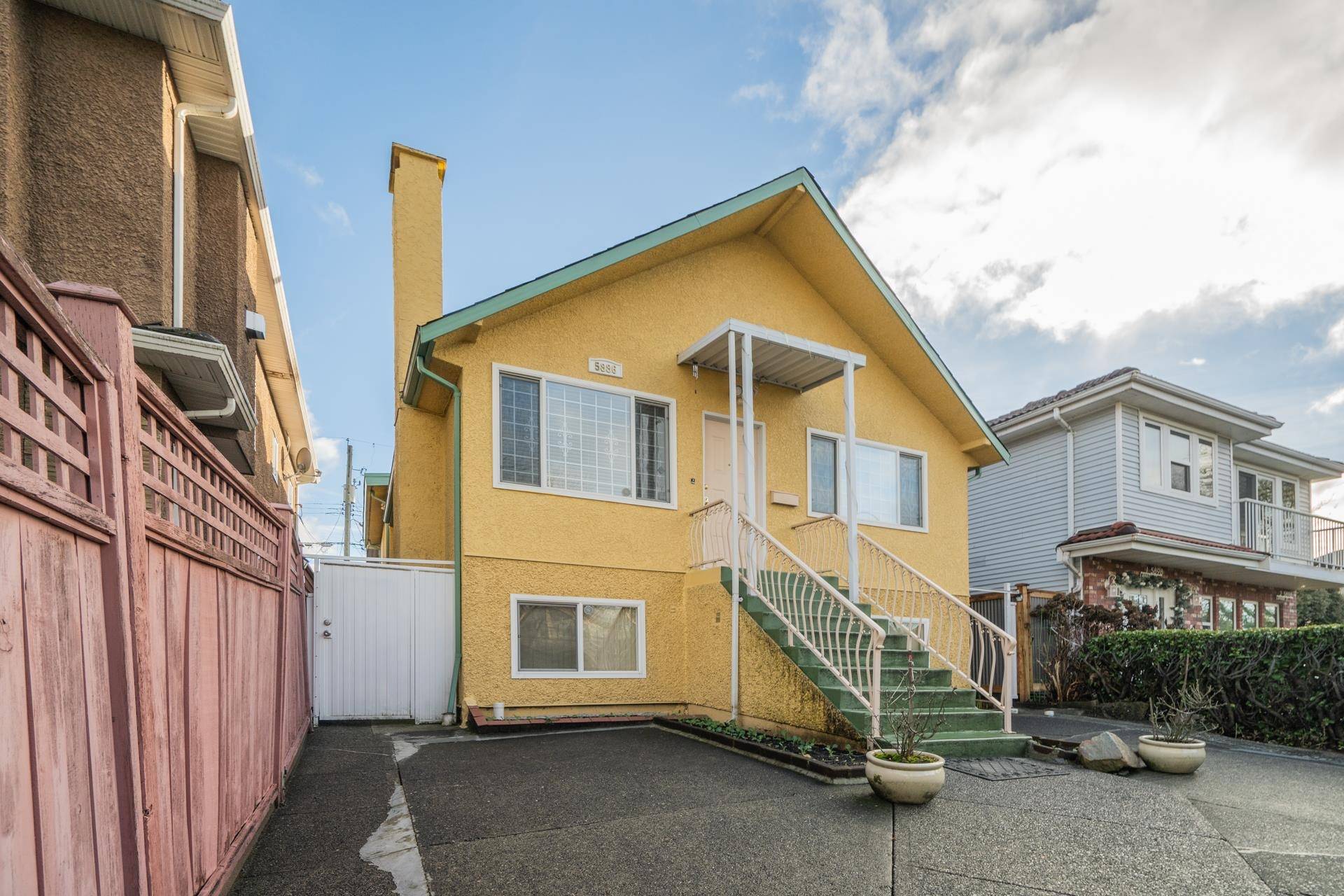 Vancouver, BC V5P 2Y5,5886 LANARK ST