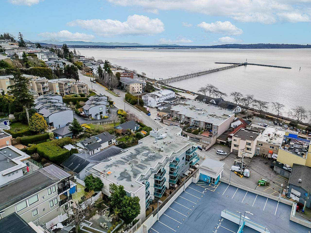 White Rock, BC V4B 1G2,14955 VICTORIA AVE #402