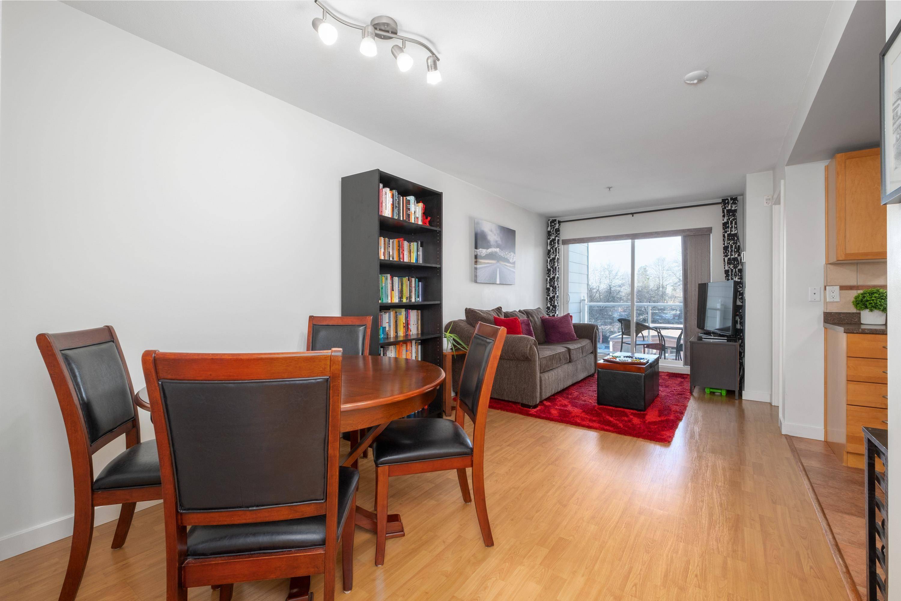 North Vancouver, BC V7P 3A6,1629 GARDEN AVE #402