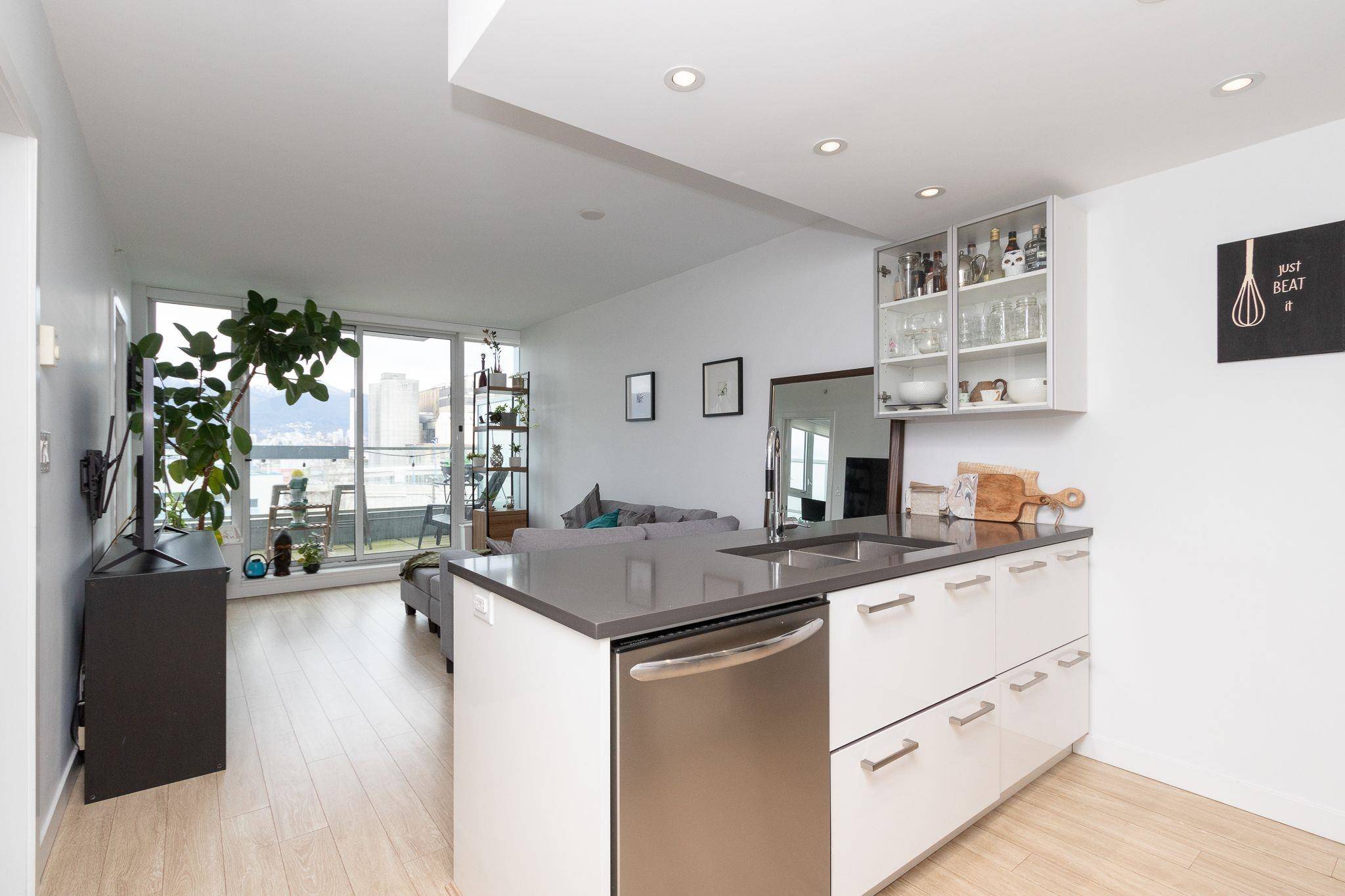 Vancouver, BC V6A 0G8,955 E HASTINGS ST #253