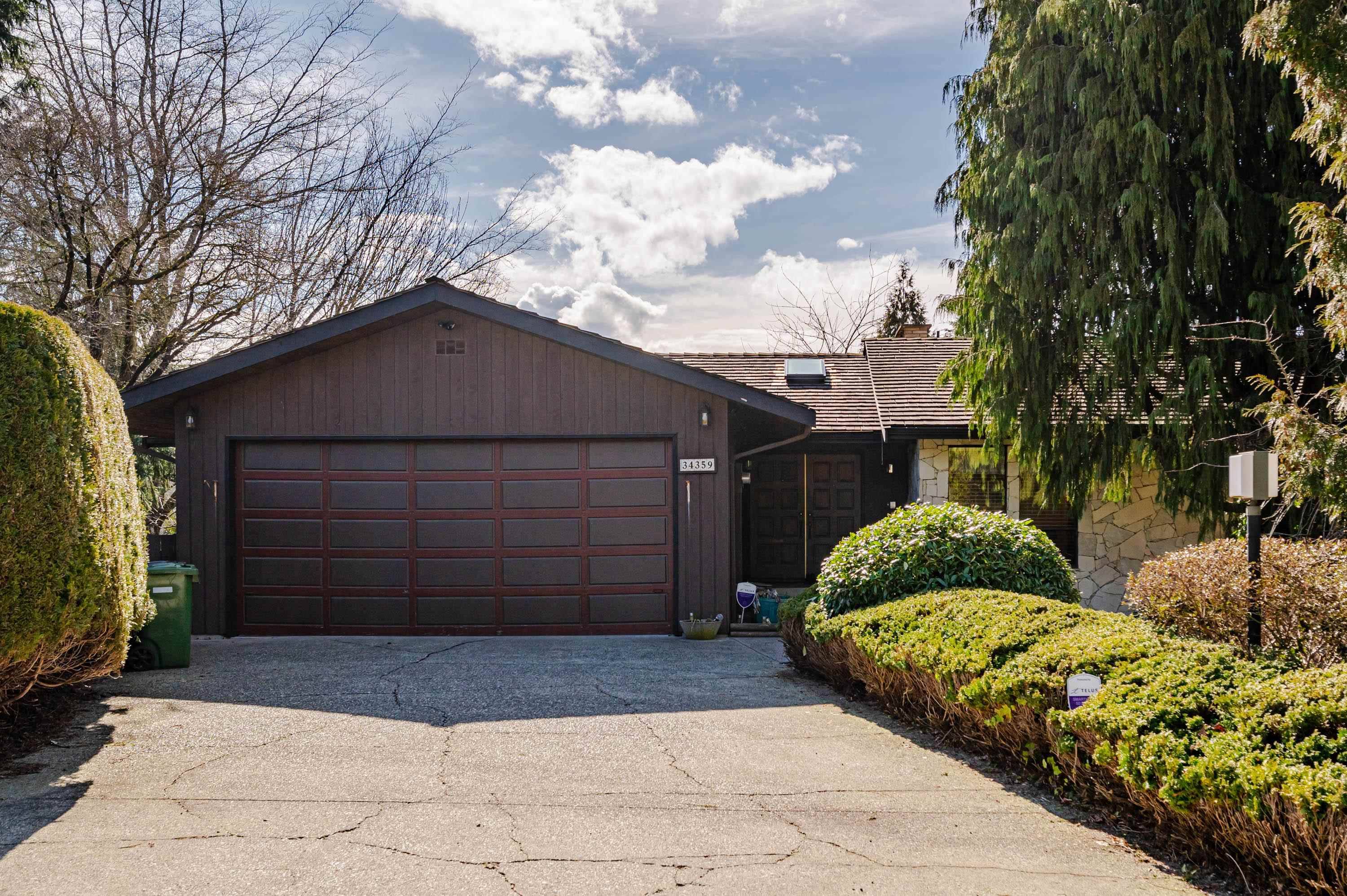 Abbotsford, BC V2S 5C4,34359 HYCREST PL