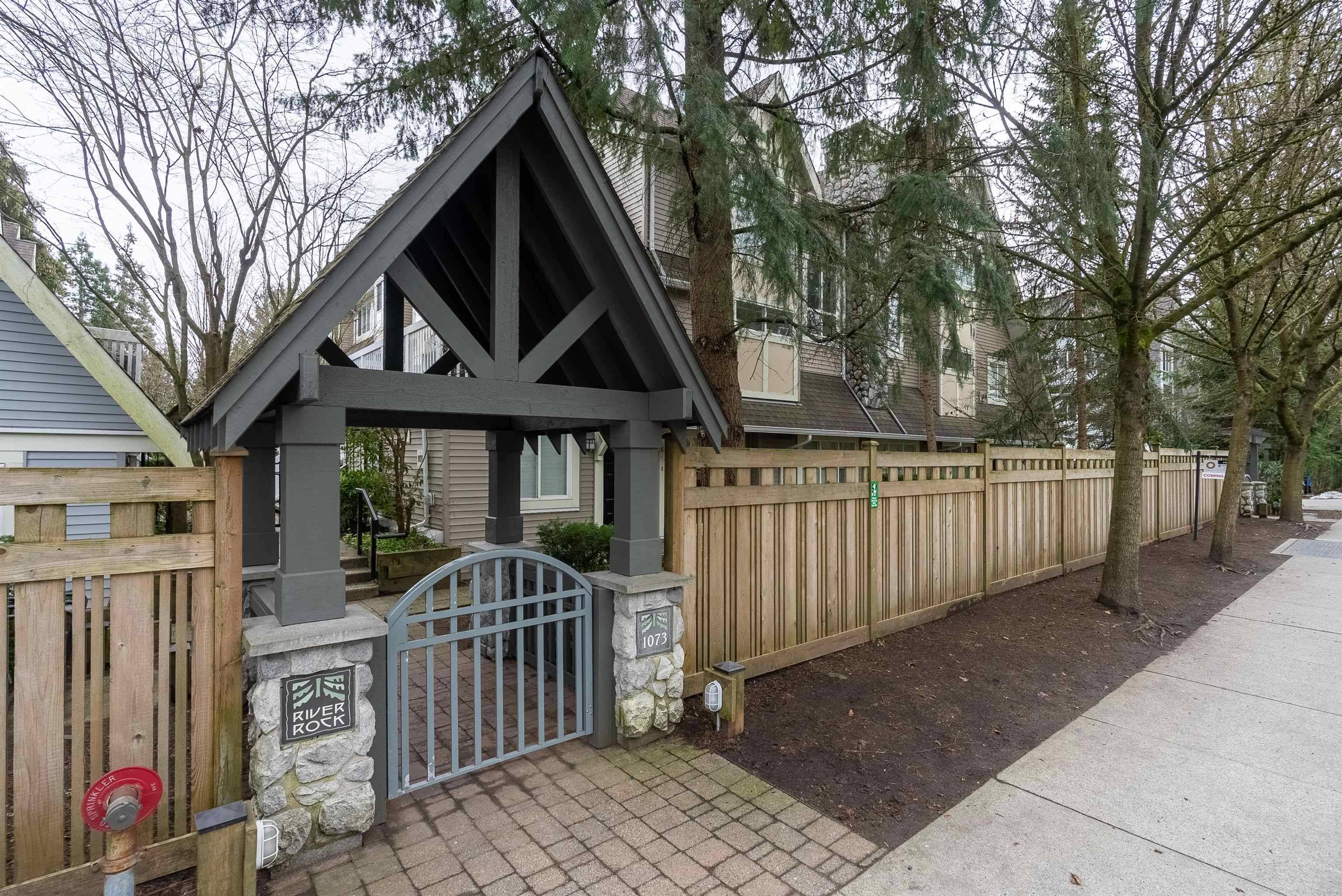 North Vancouver, BC V7J 1Z6,1073 LYNN VALLEY RD #7