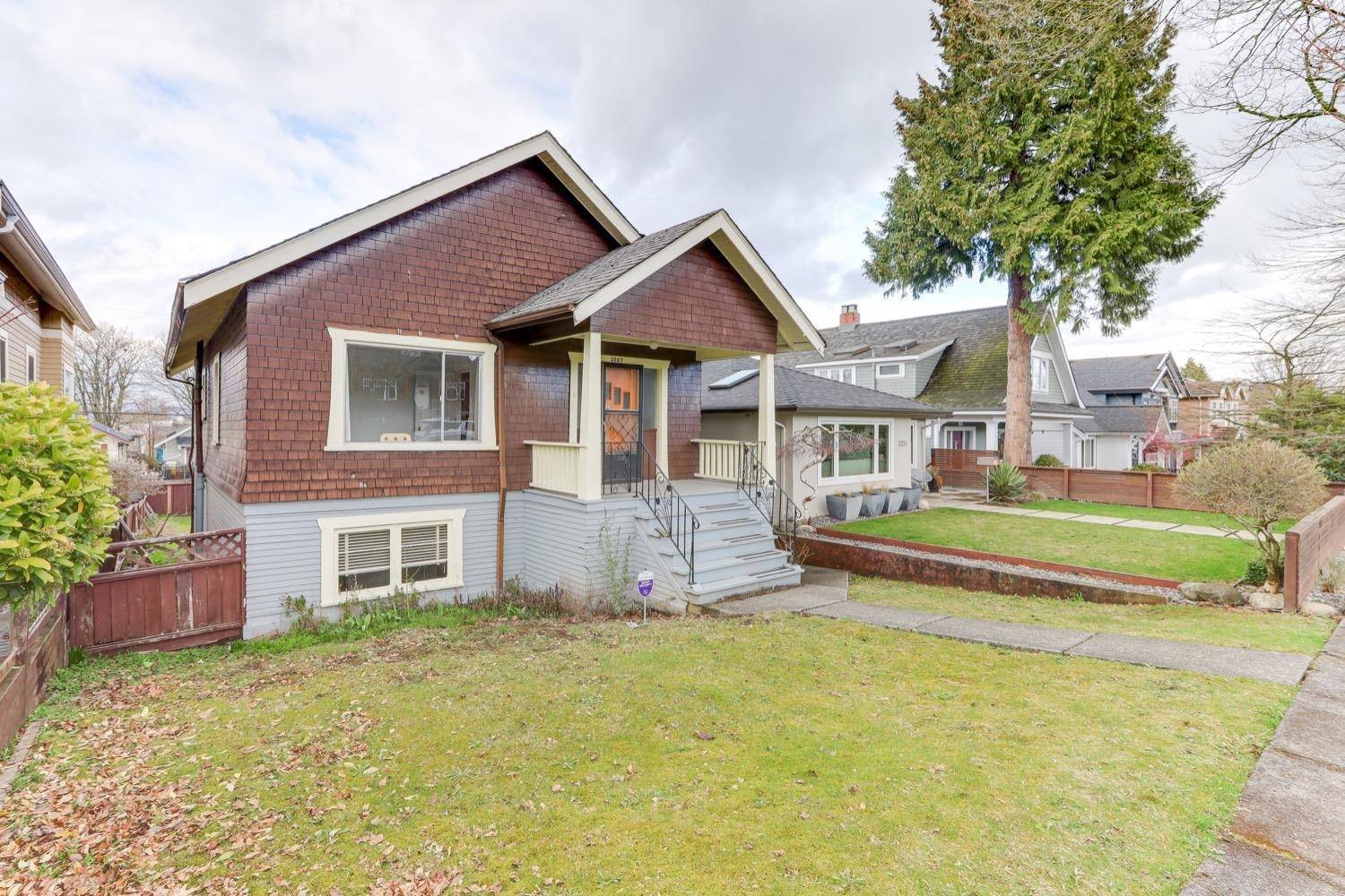 Vancouver, BC V5L 2L8,2247 PARKER ST