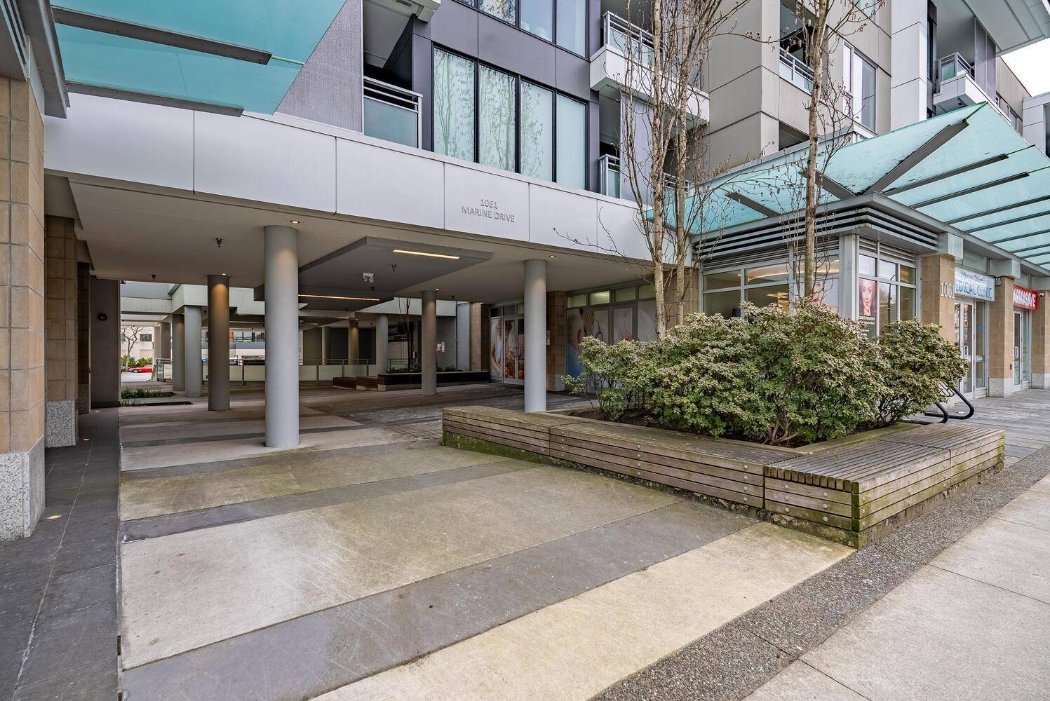 North Vancouver, BC V7P 3M6,1061 MARINE DR #203