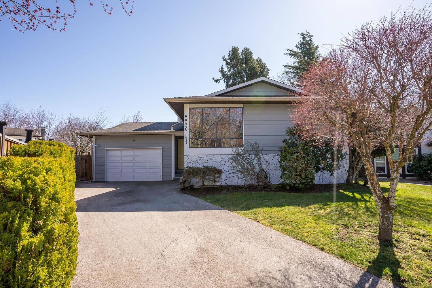 Surrey, BC V3S 5P2,5926 183 ST