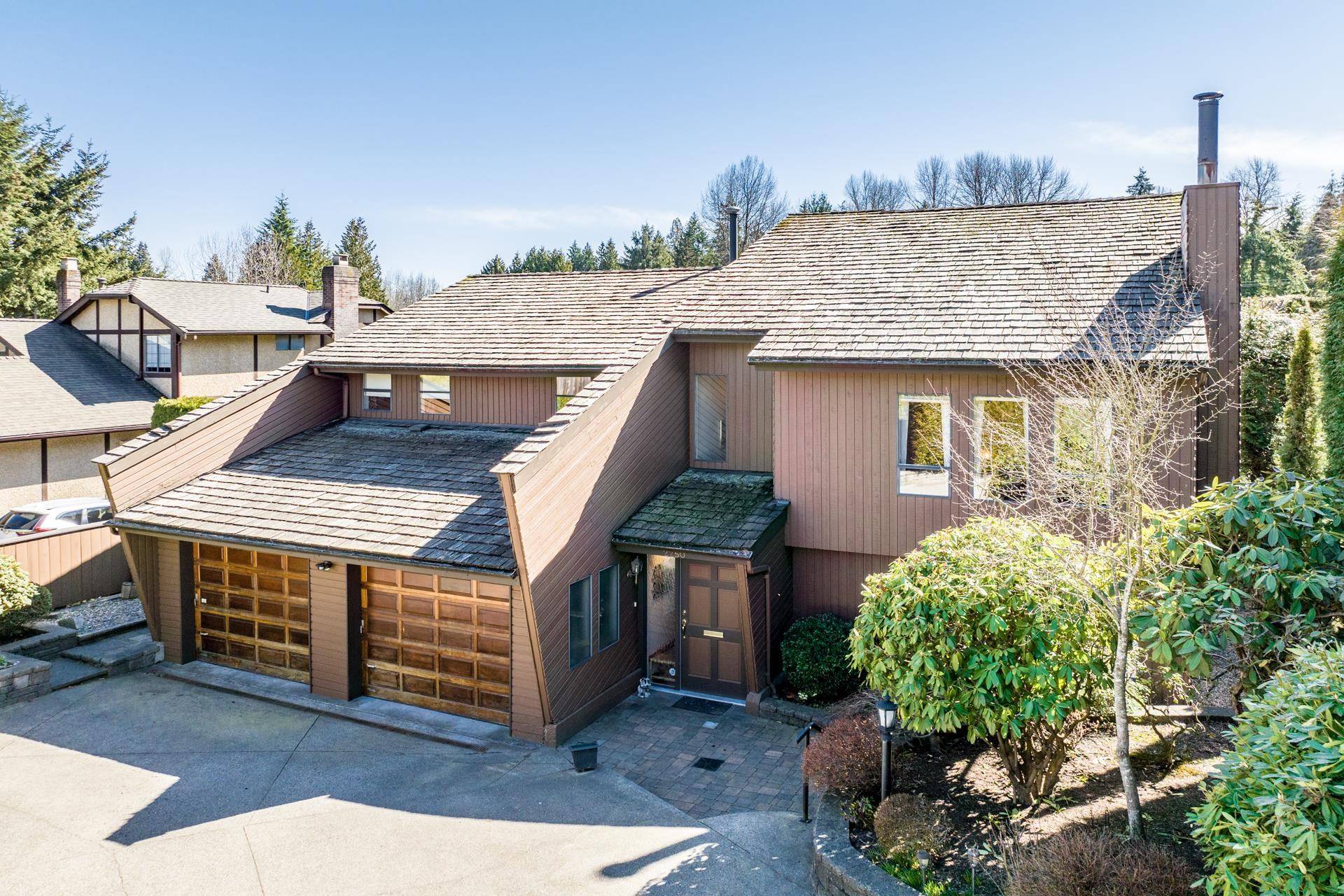 North Vancouver, BC V7J 3N4,2250 ENNERDALE RD