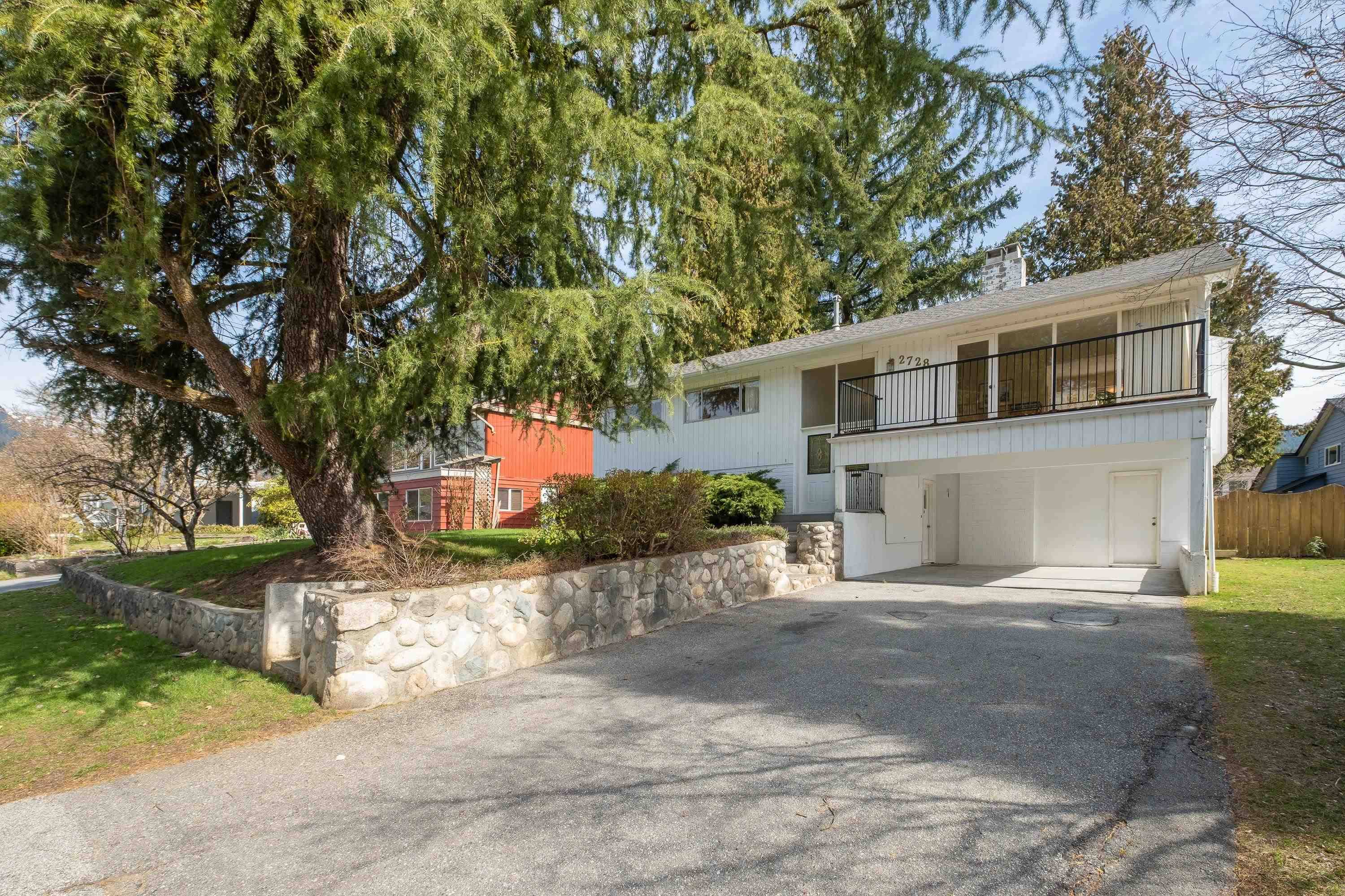 North Vancouver, BC V7J 3A7,2728 HOSKINS RD