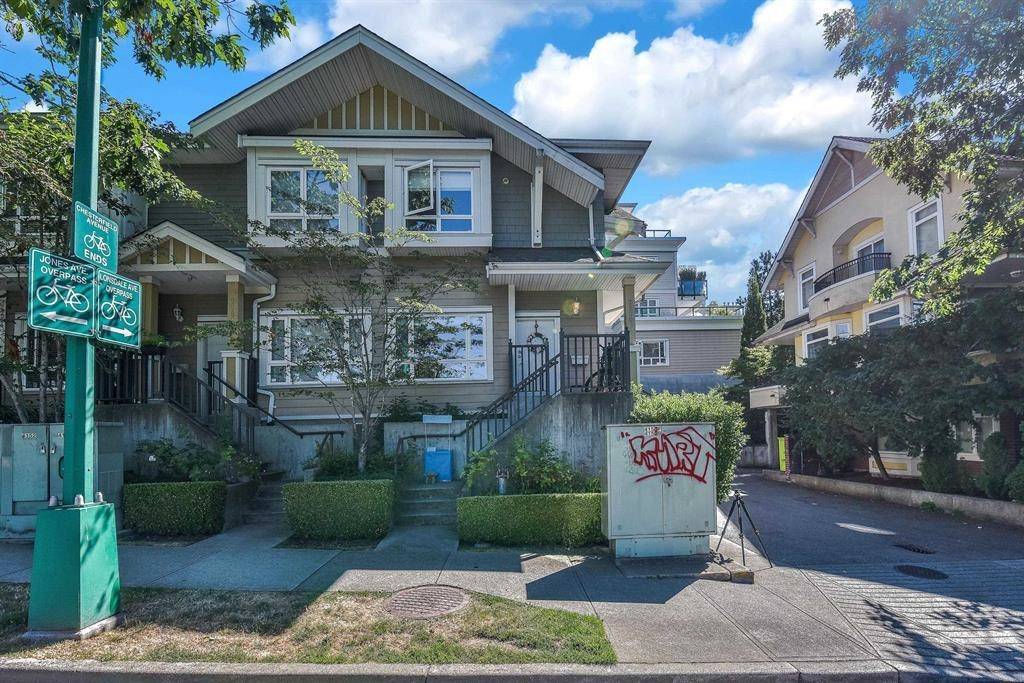 North Vancouver, BC V7M 2P9,2280 CHESTERFIELD AVE