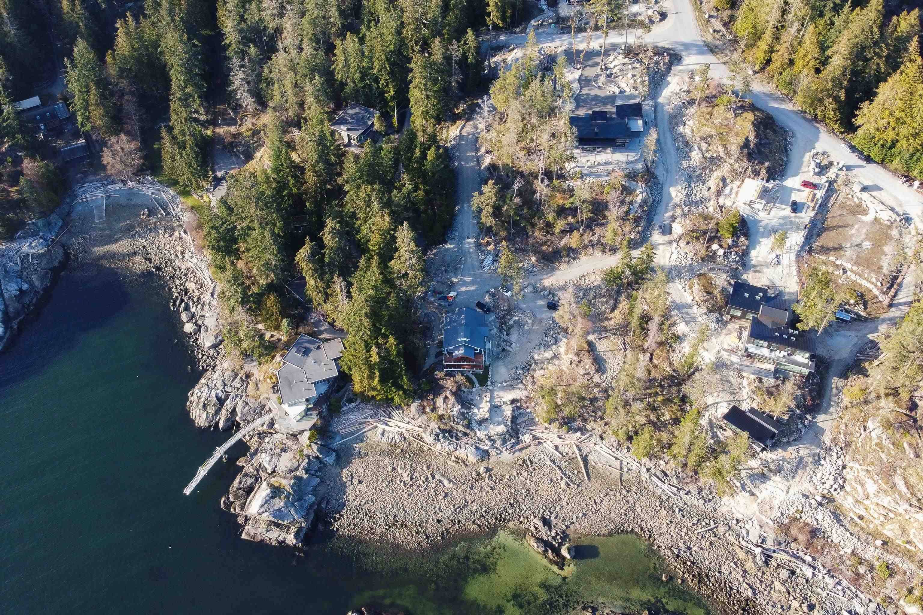 Halfmoon Bay, BC V7Z 1C3,7699 COVE BEACH LN