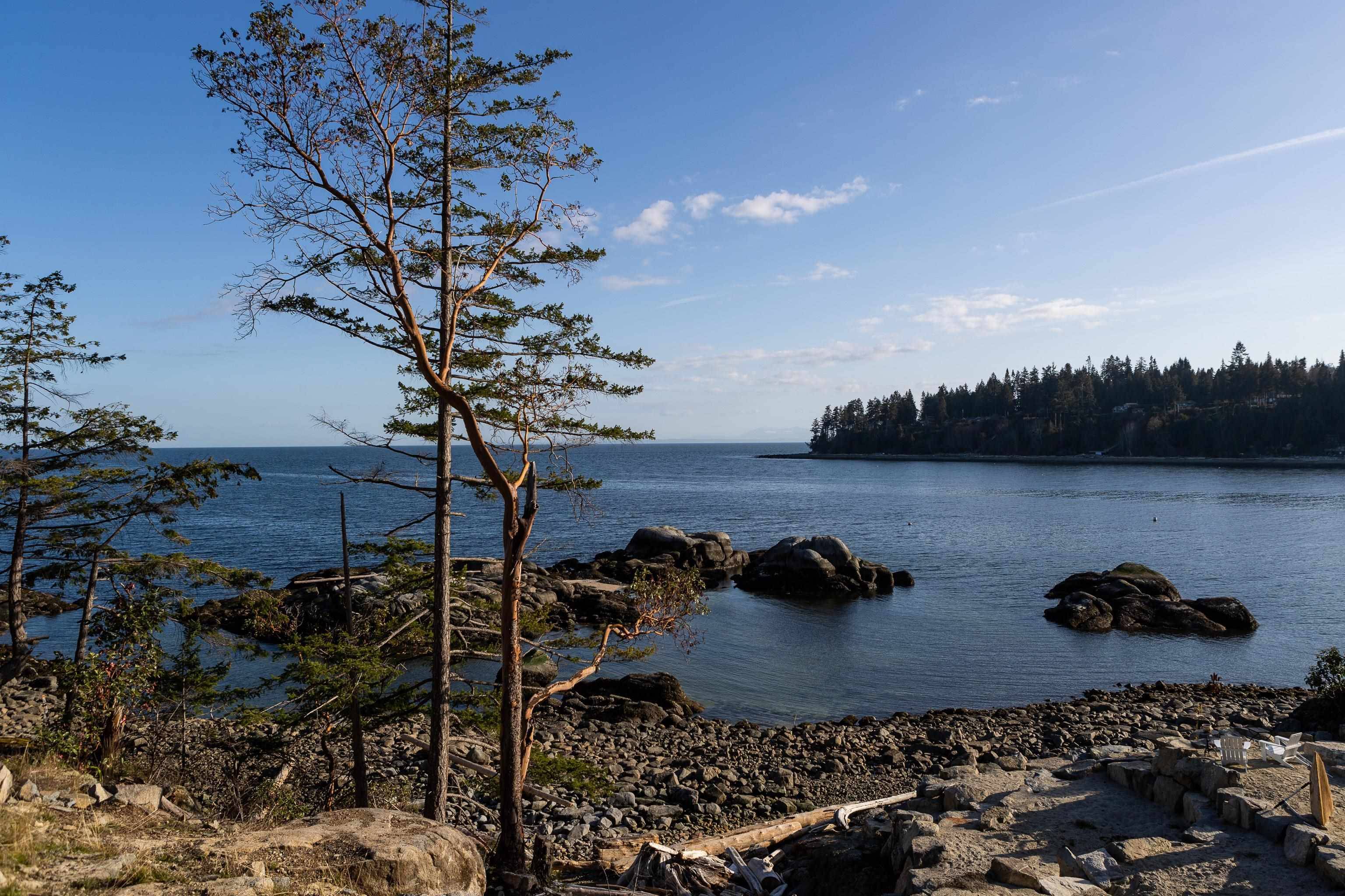 Halfmoon Bay, BC V7Z 1C3,7699 COVE BEACH LN