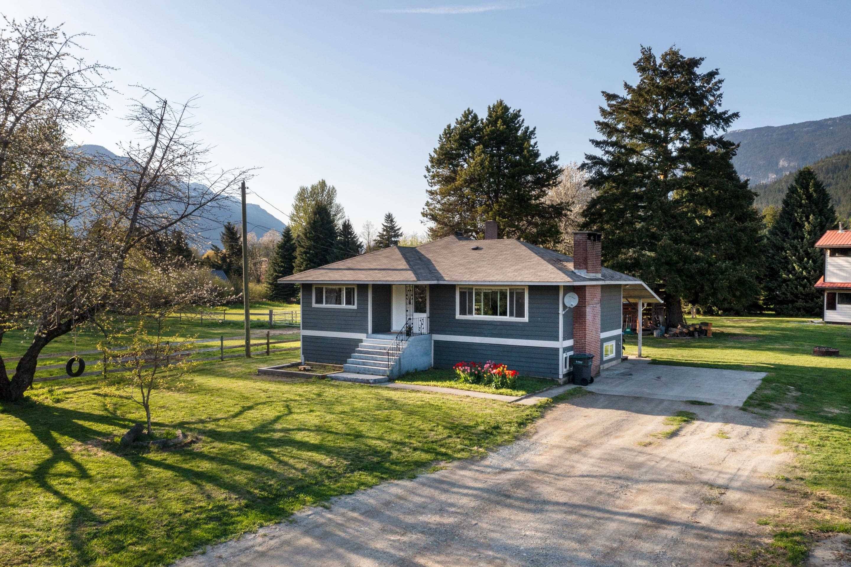 Pemberton, BC V0N 2L0,7576 PEMBERTON MEADOWS RD