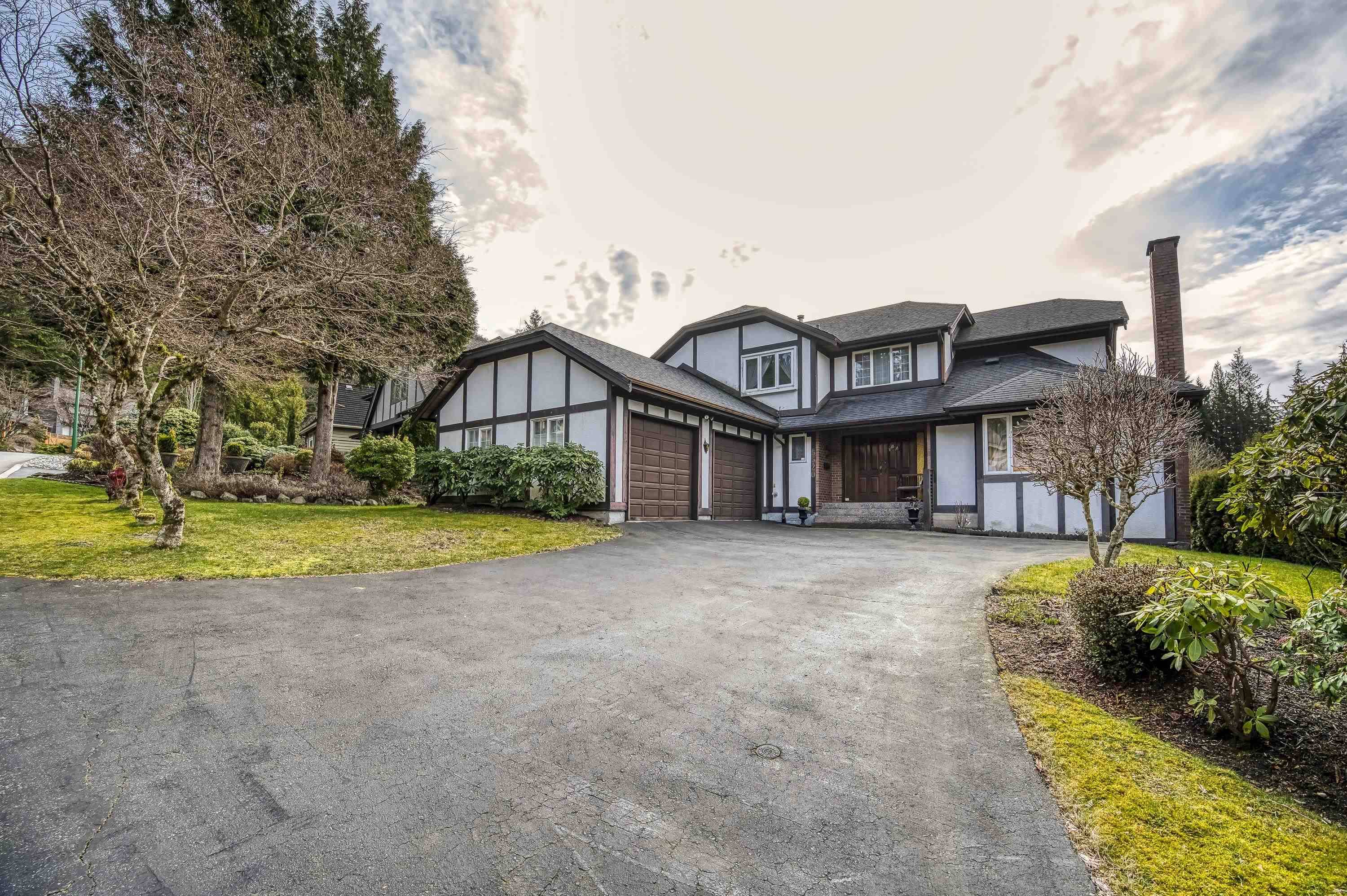 North Vancouver, BC V7R 4S2,5520 CLIFFRIDGE PL