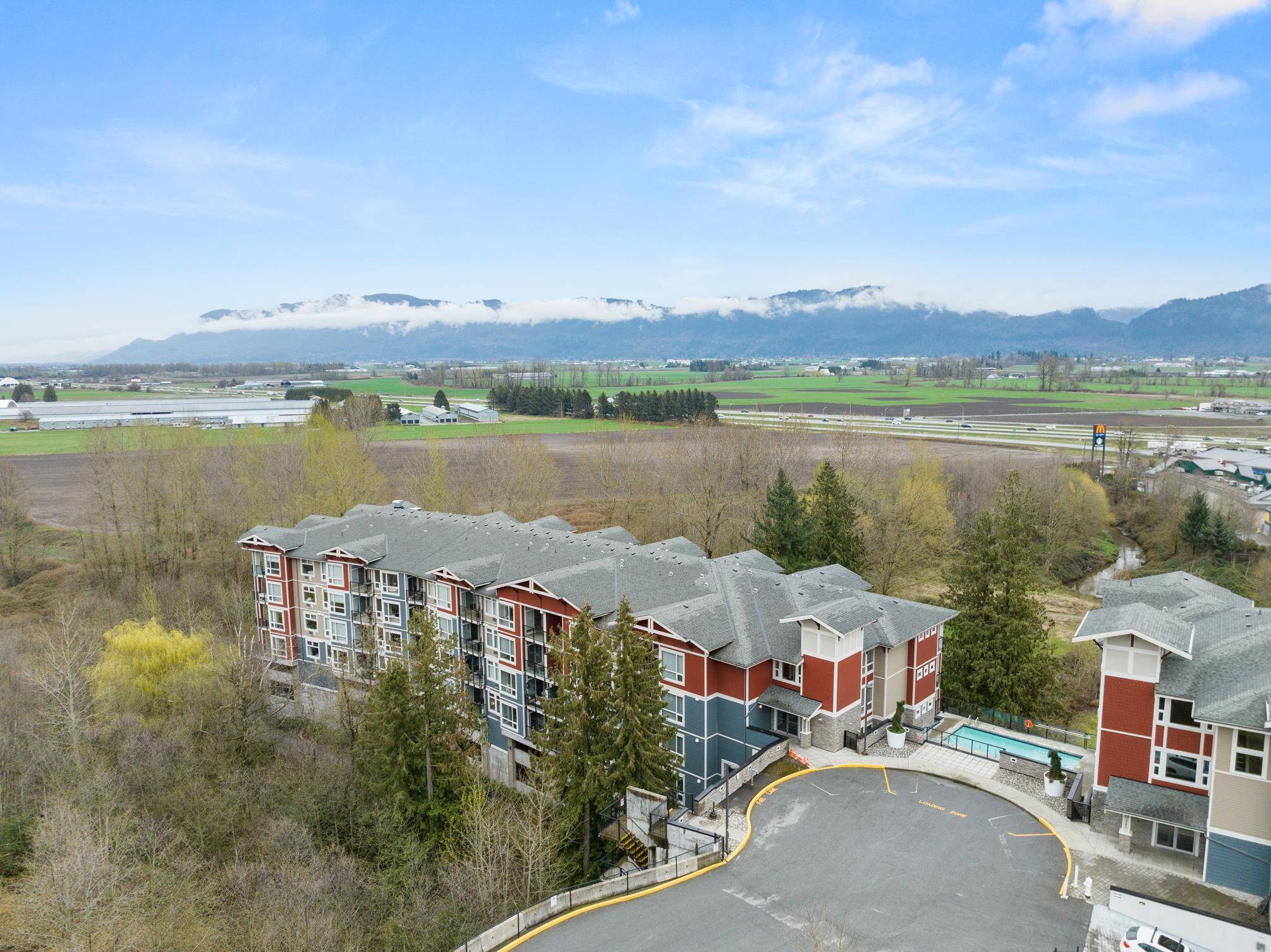 Abbotsford, BC V3G 0E6,2238 WHATCOM RD #106