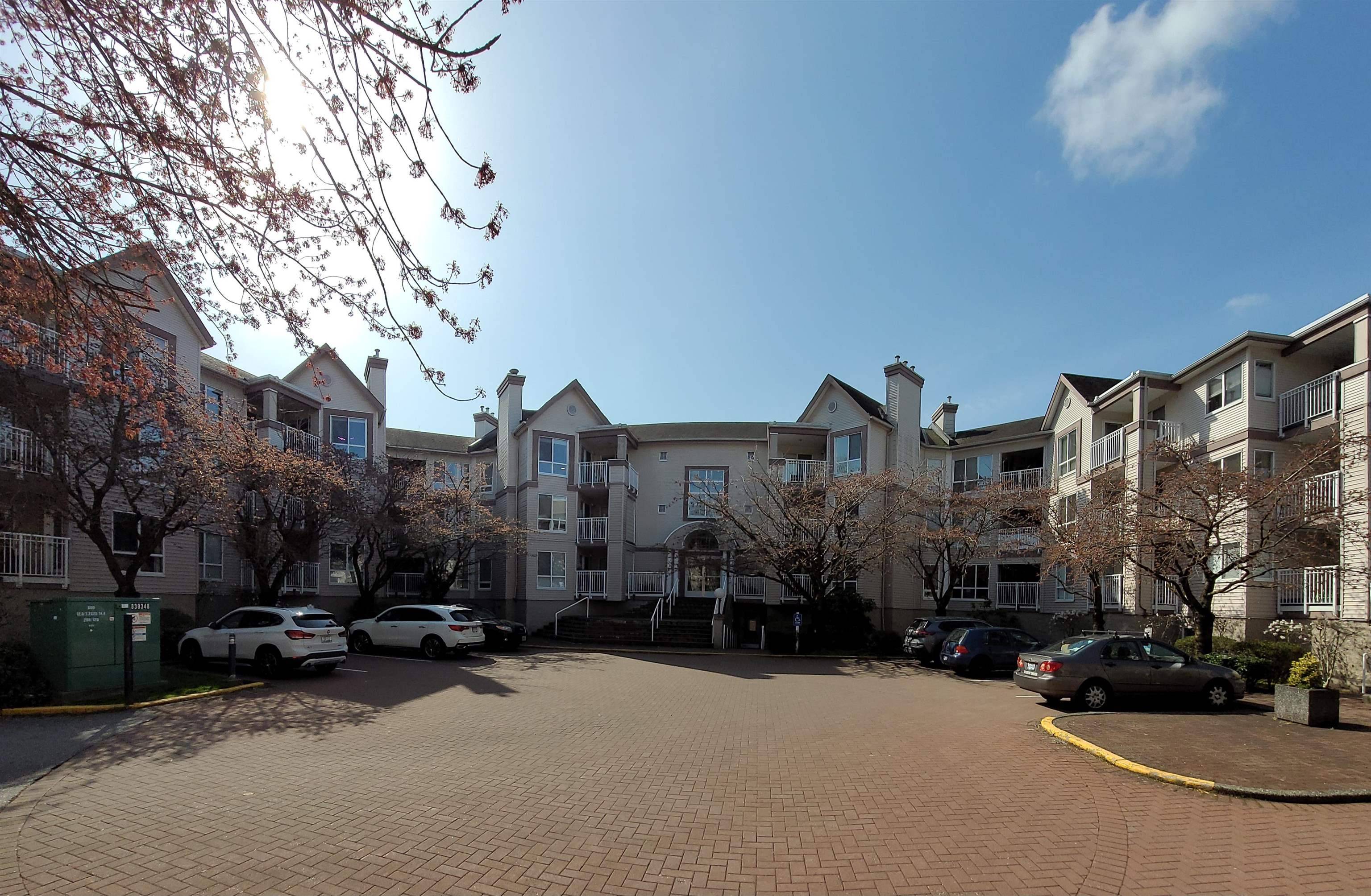 Richmond, BC V6Y 3W1,7453 MOFFATT RD #310