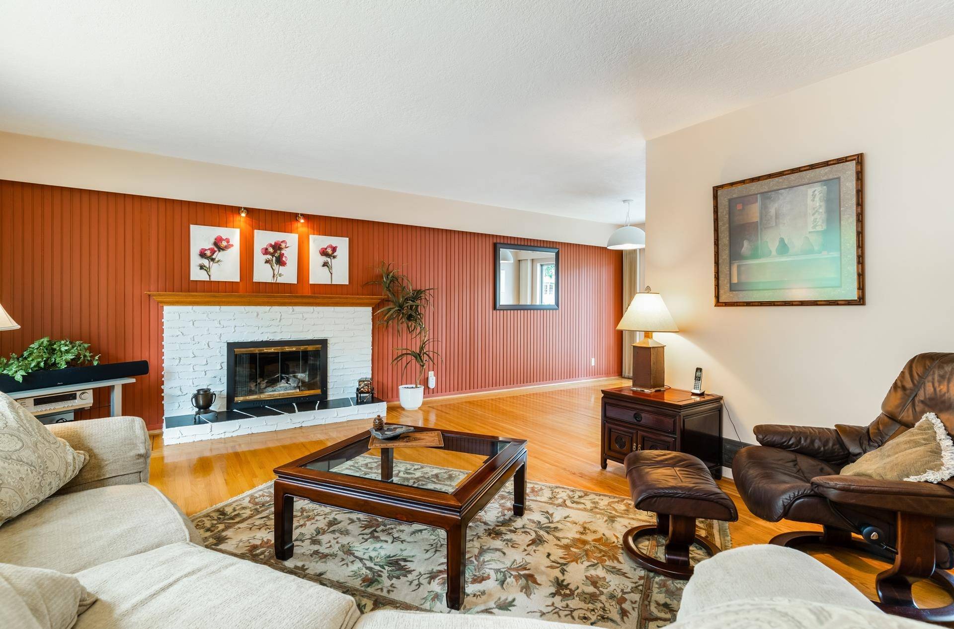 North Vancouver, BC V7R 4J8,4345 CAPILANO RD