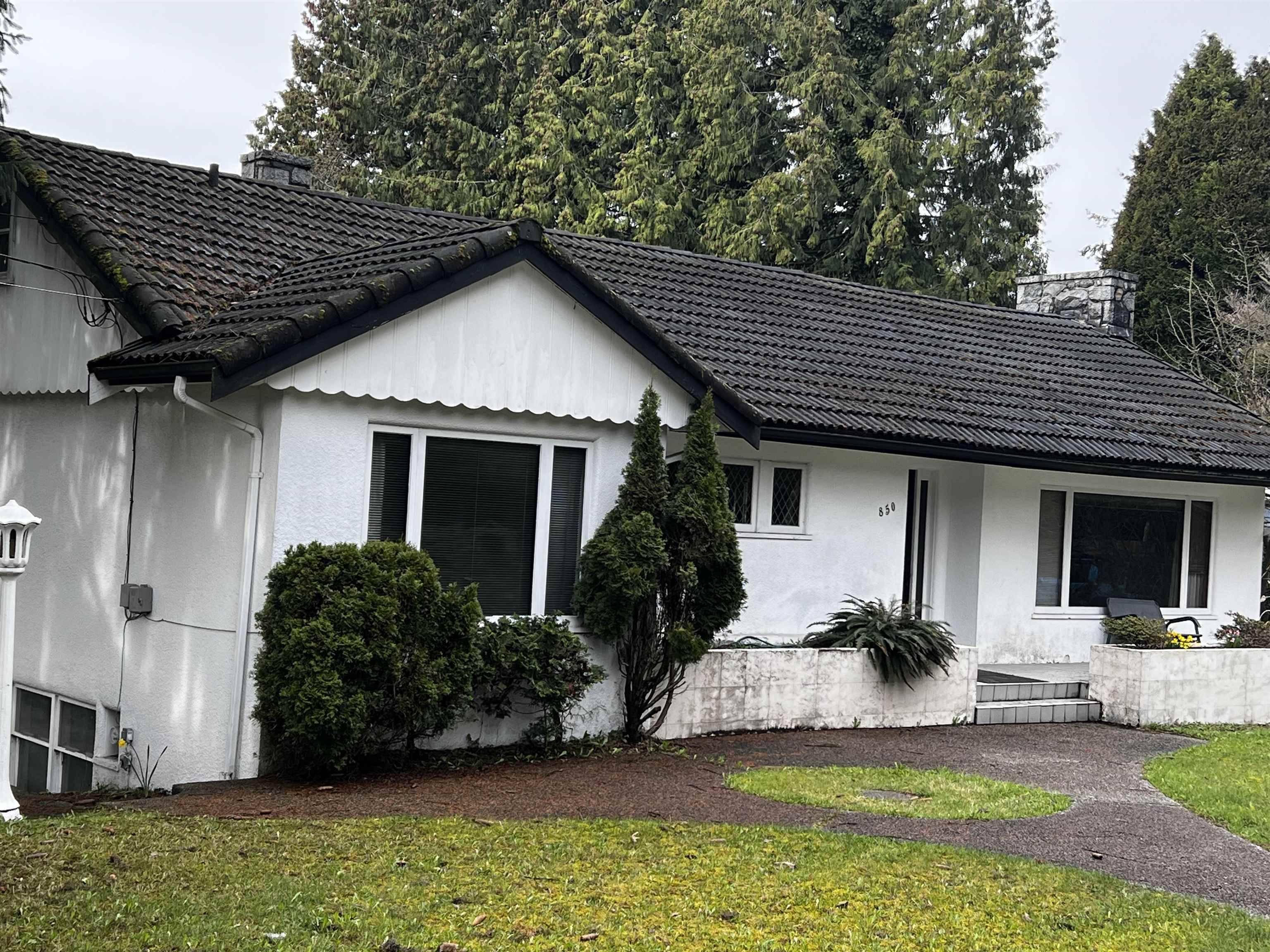 Coquitlam, BC V3K 3N3,850 AUSTIN AVE