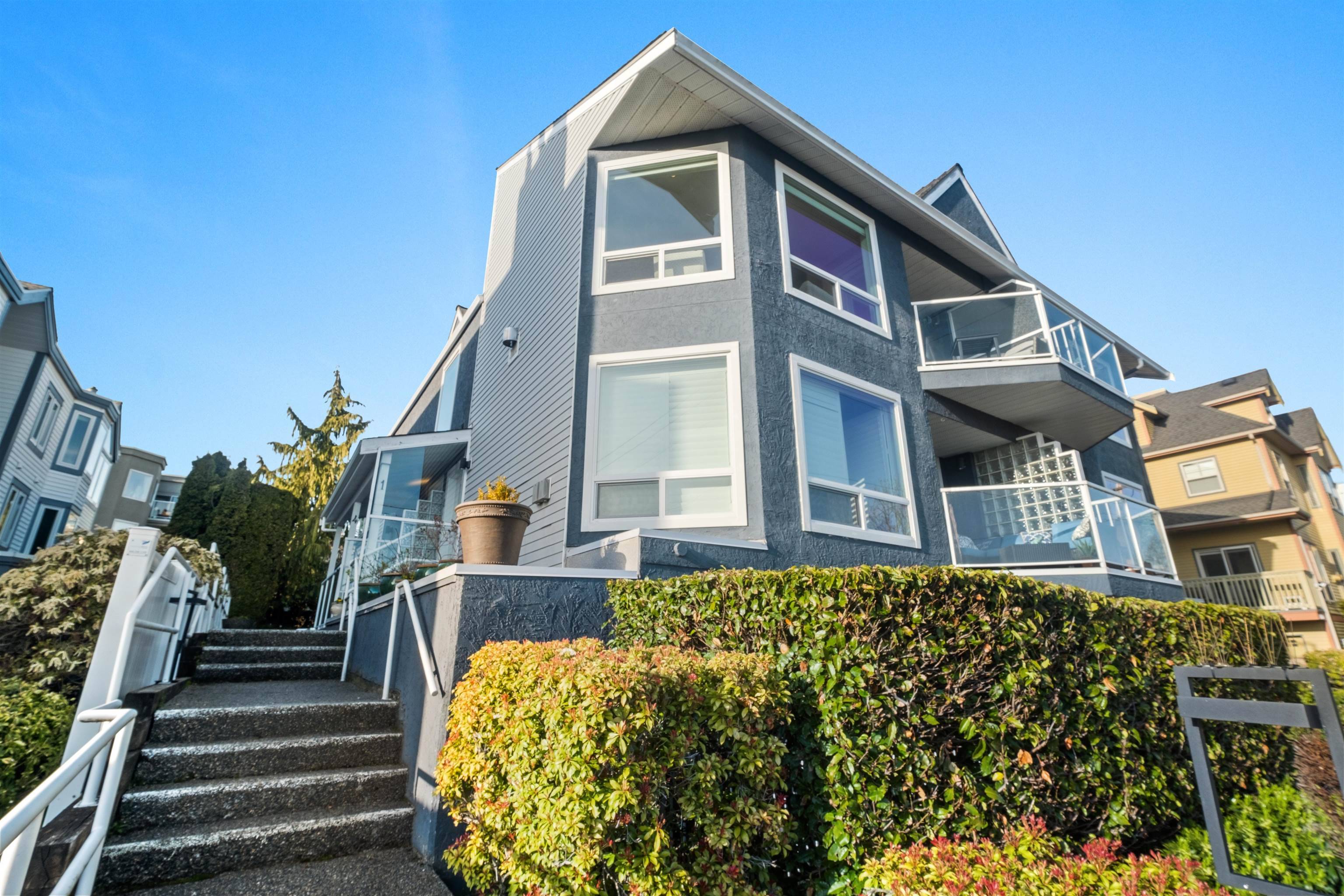 White Rock, BC V4B 1Y2,15139 BUENA VISTA AVE #4