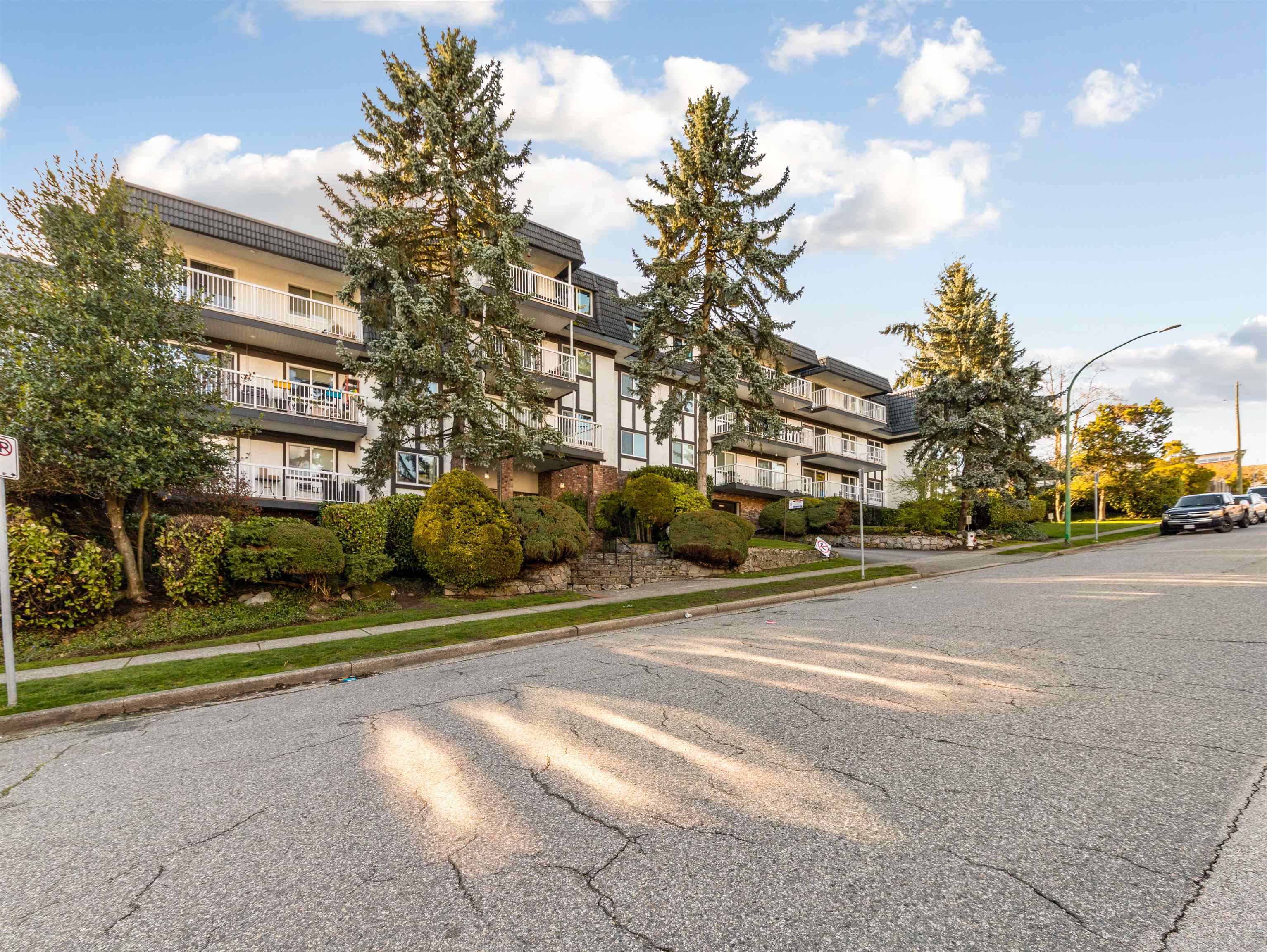 Burnaby, BC V5B 3T1,371 ELLESMERE AVE #206