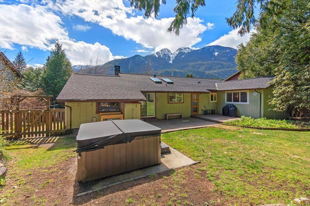 Squamish, BC V0N 1H0,42038 BIRKEN RD