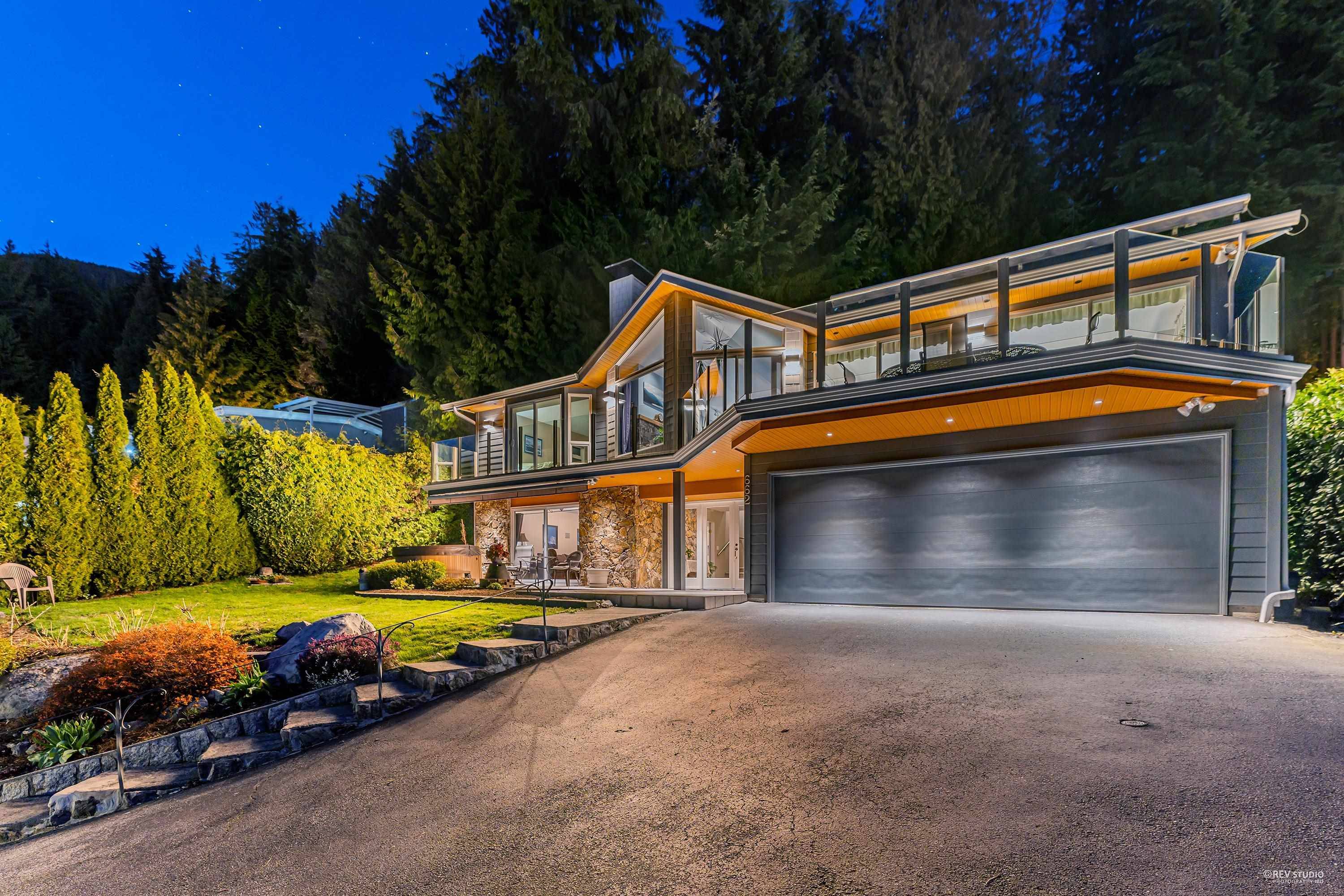 North Vancouver, BC V7R 2L8,662 ALPINE CT