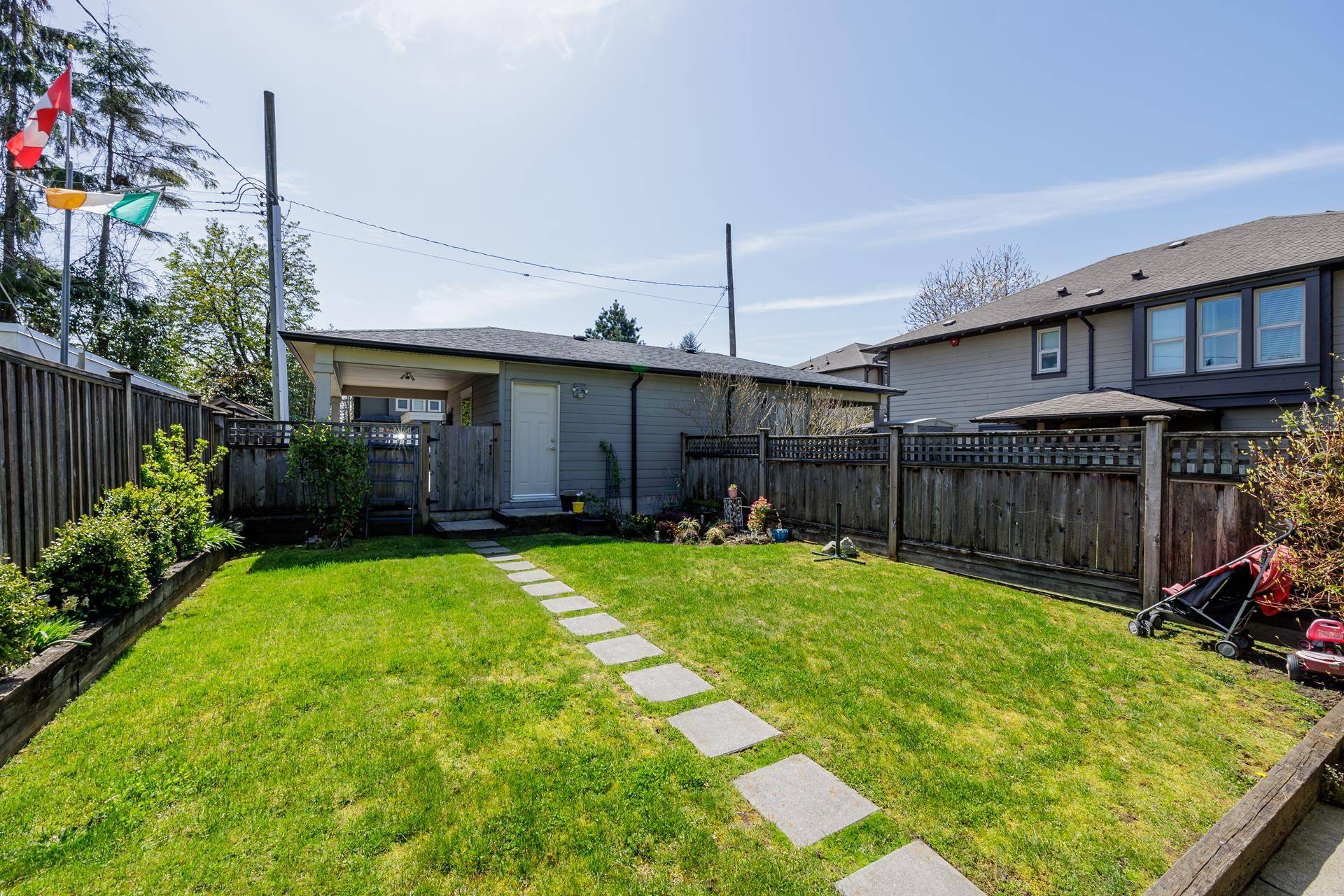 North Vancouver, BC V7L 2R6,335 E 15TH ST