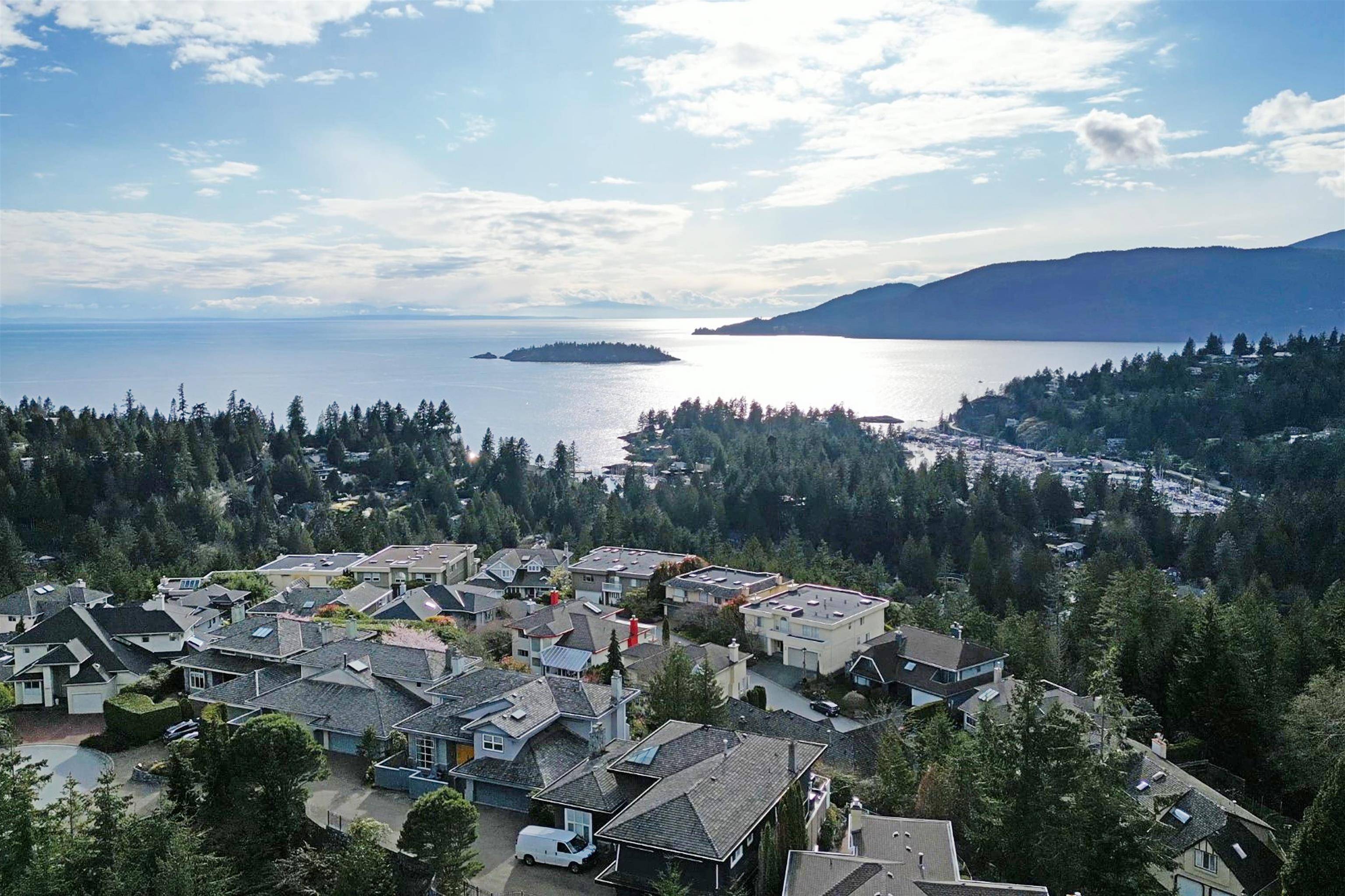 West Vancouver, BC V7W 3G1,5476 WESTHAVEN PL