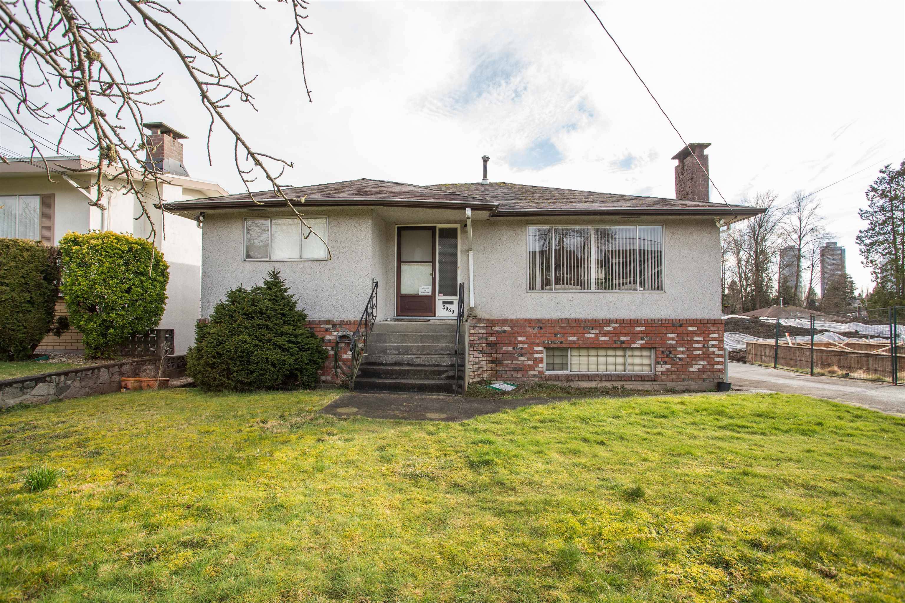 Burnaby, BC V5B 1X7,5080 VENABLES ST