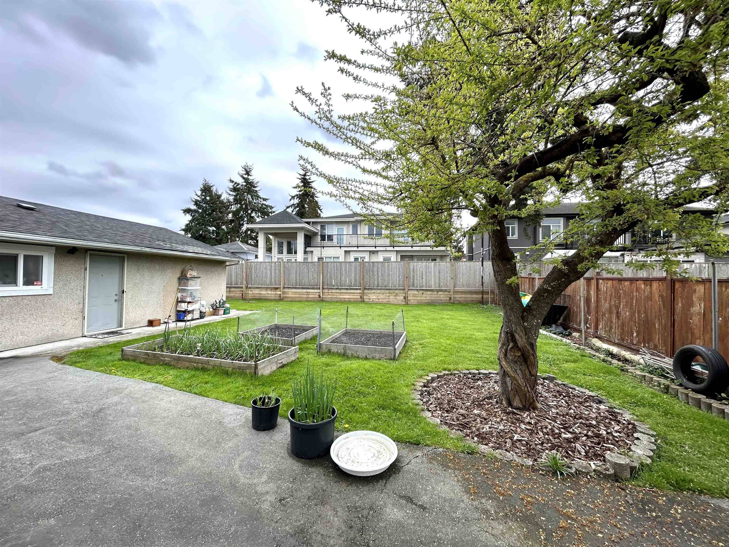 Richmond, BC V6X 1G8,8400 BROWNGATE RD