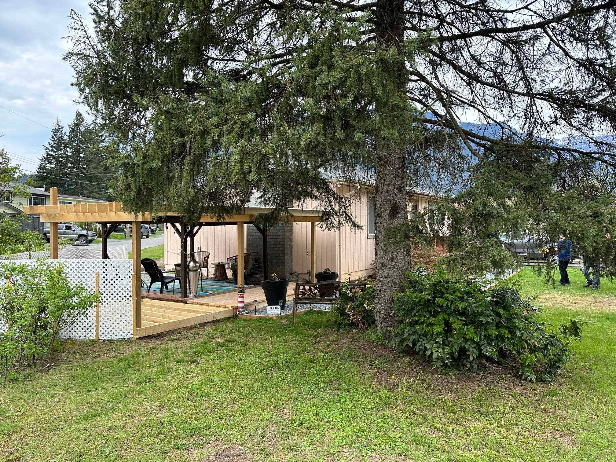 Hope, BC V0X 1L4,776 7TH AVE