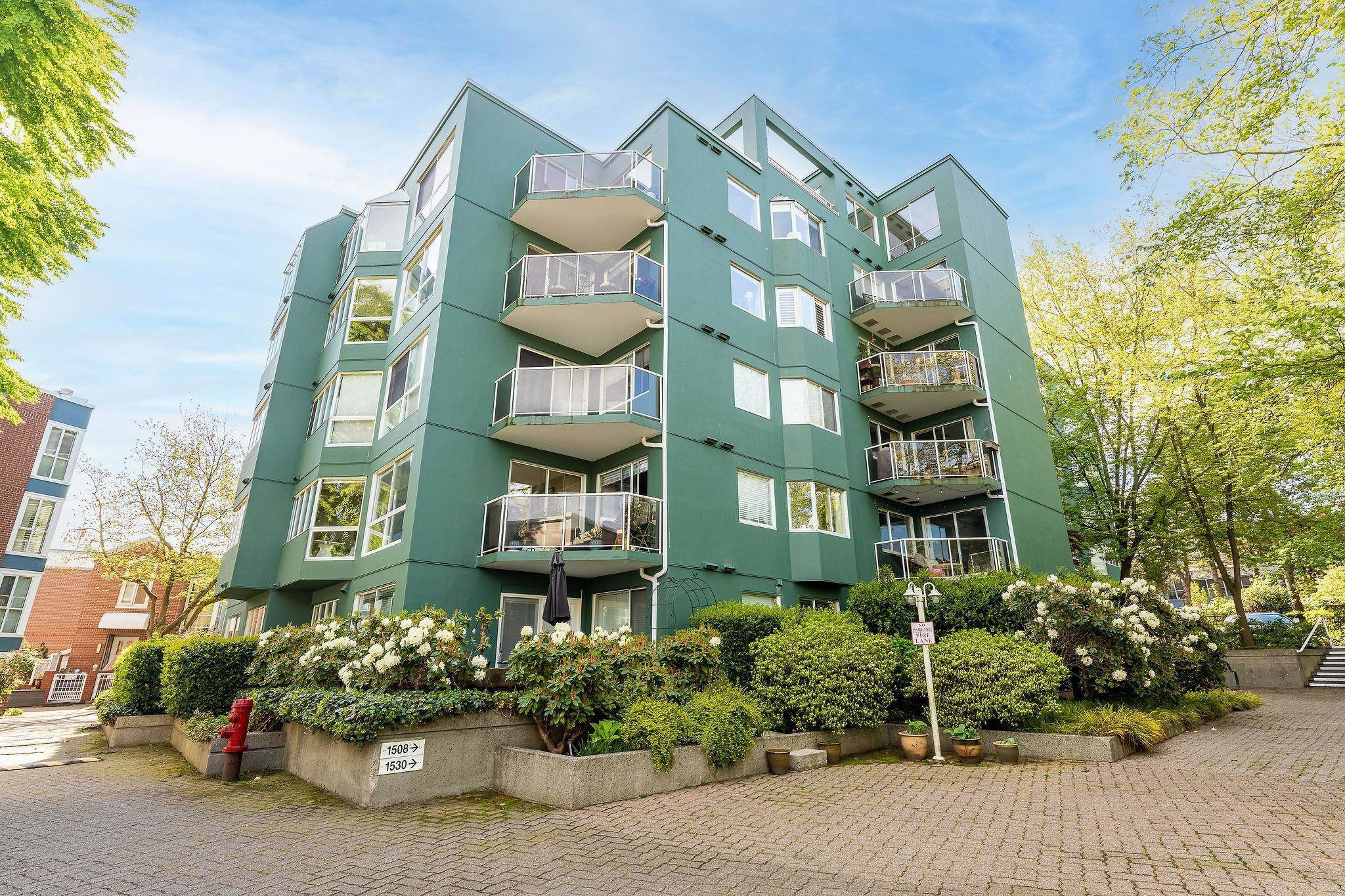 Vancouver, BC V6J 4X9,1508 MARINER WALK #402